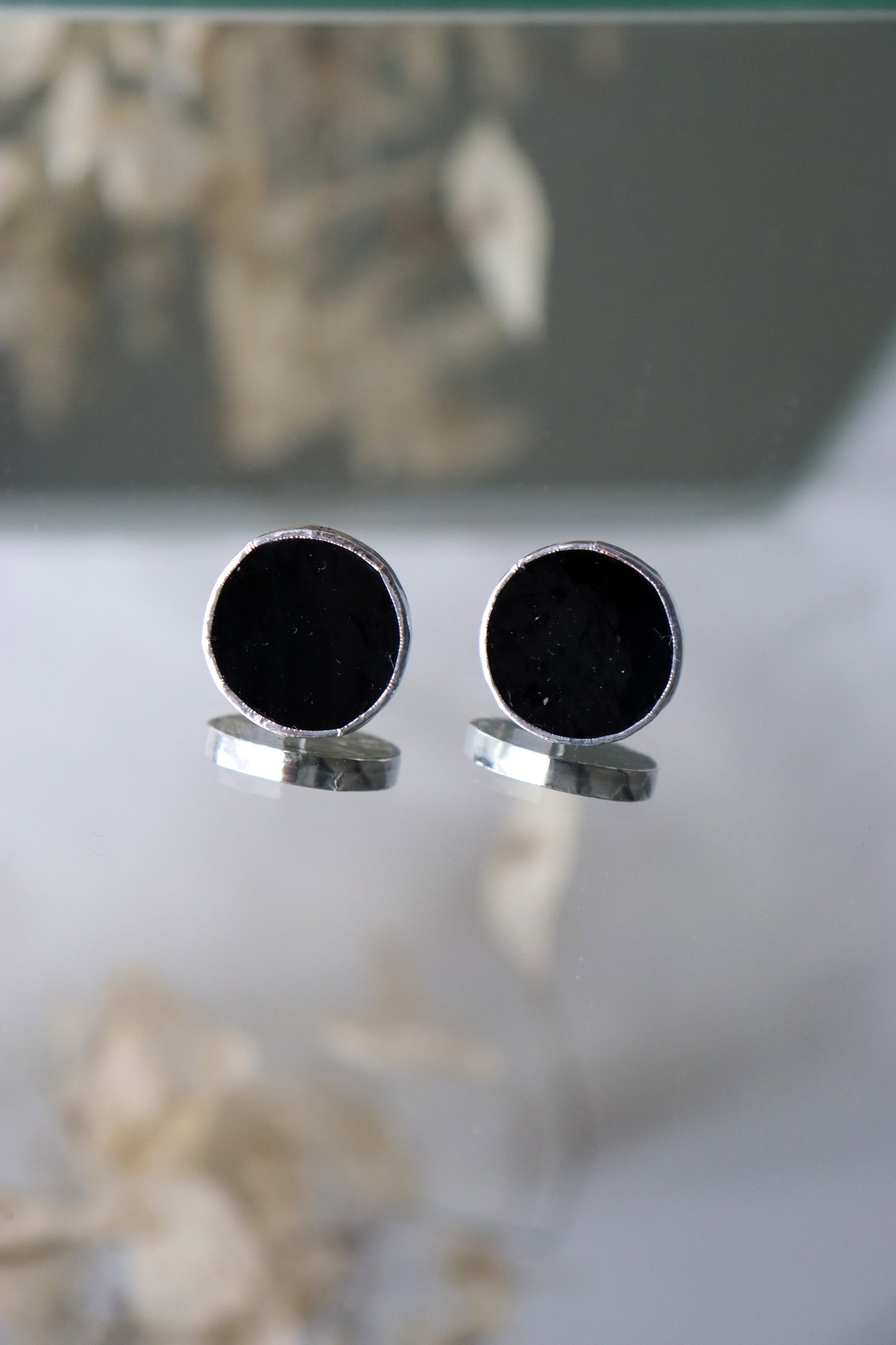 Circle earrings / Black