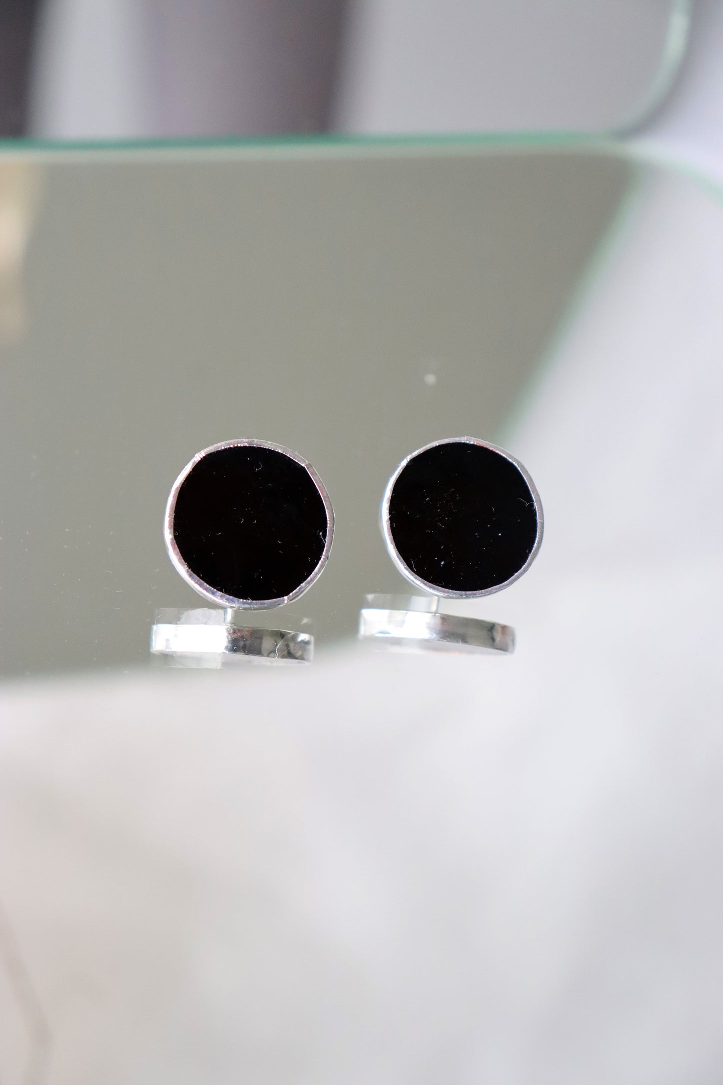Circle earrings / Black