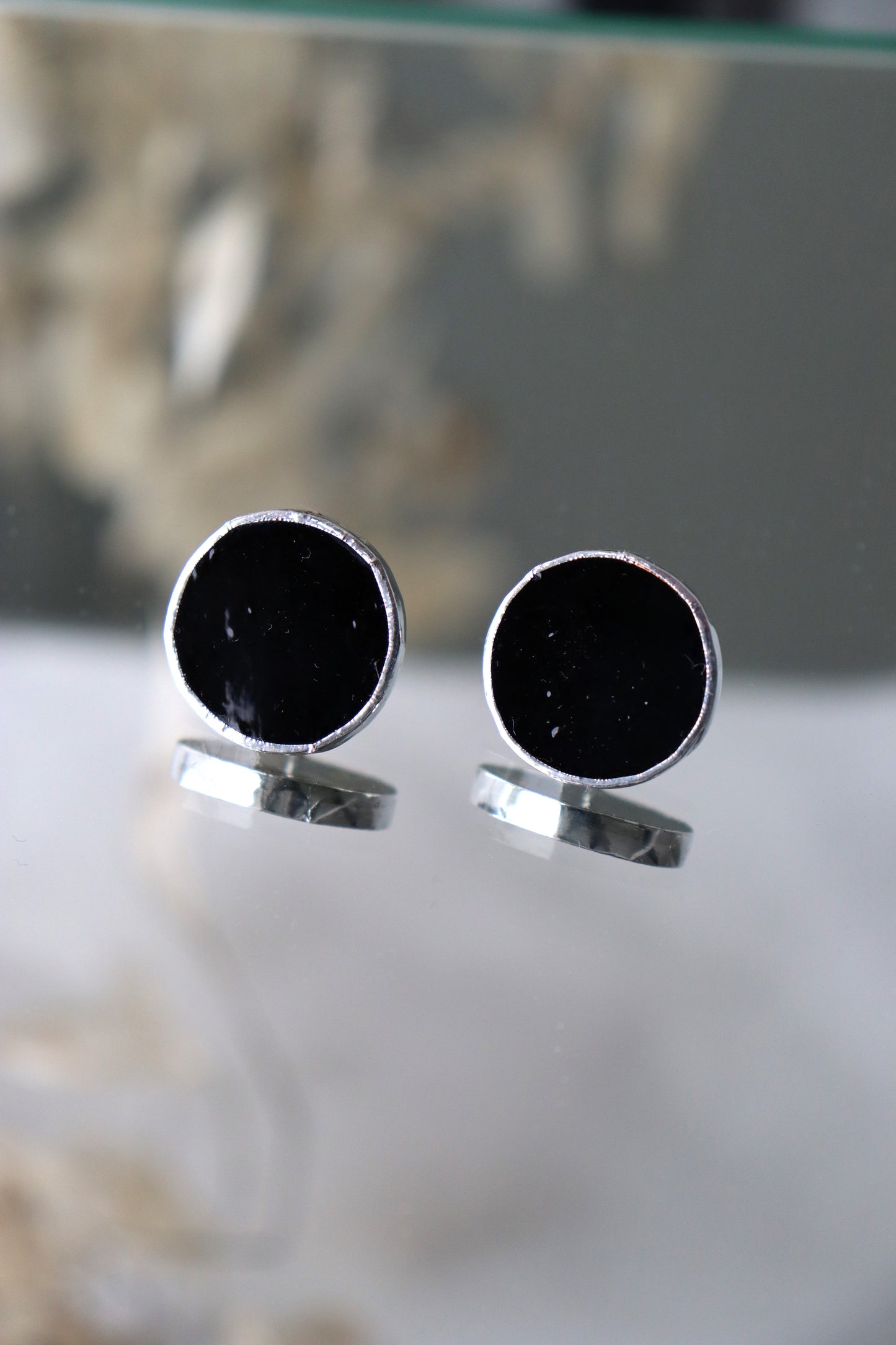 Circle earrings / Black