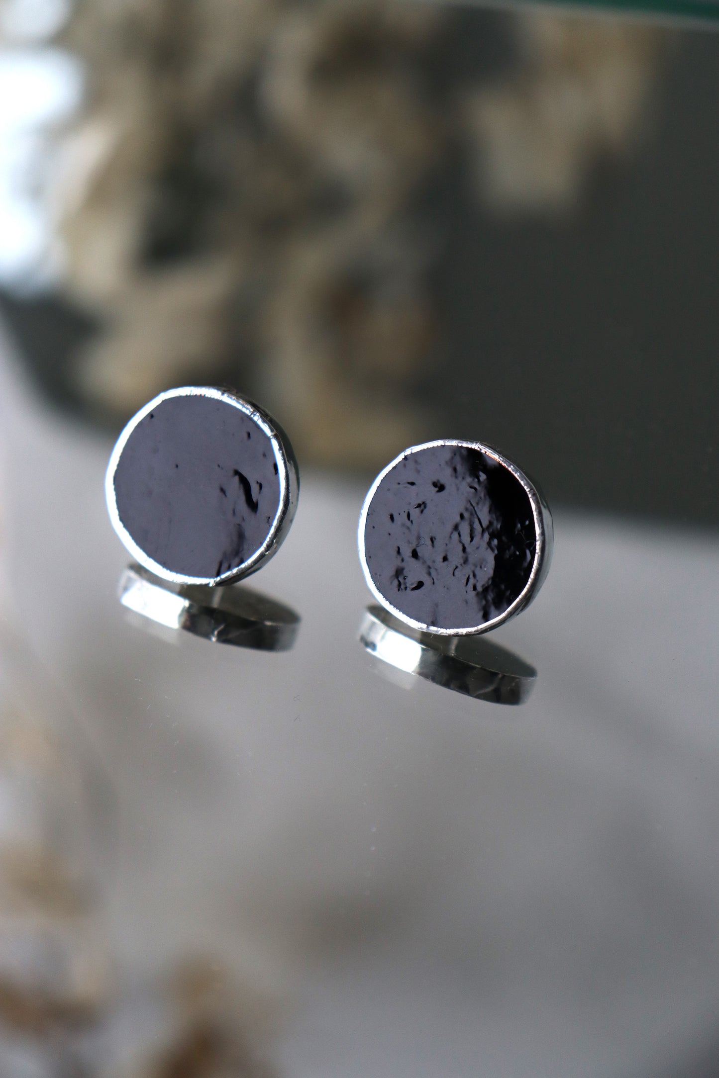 Circle earrings / Black