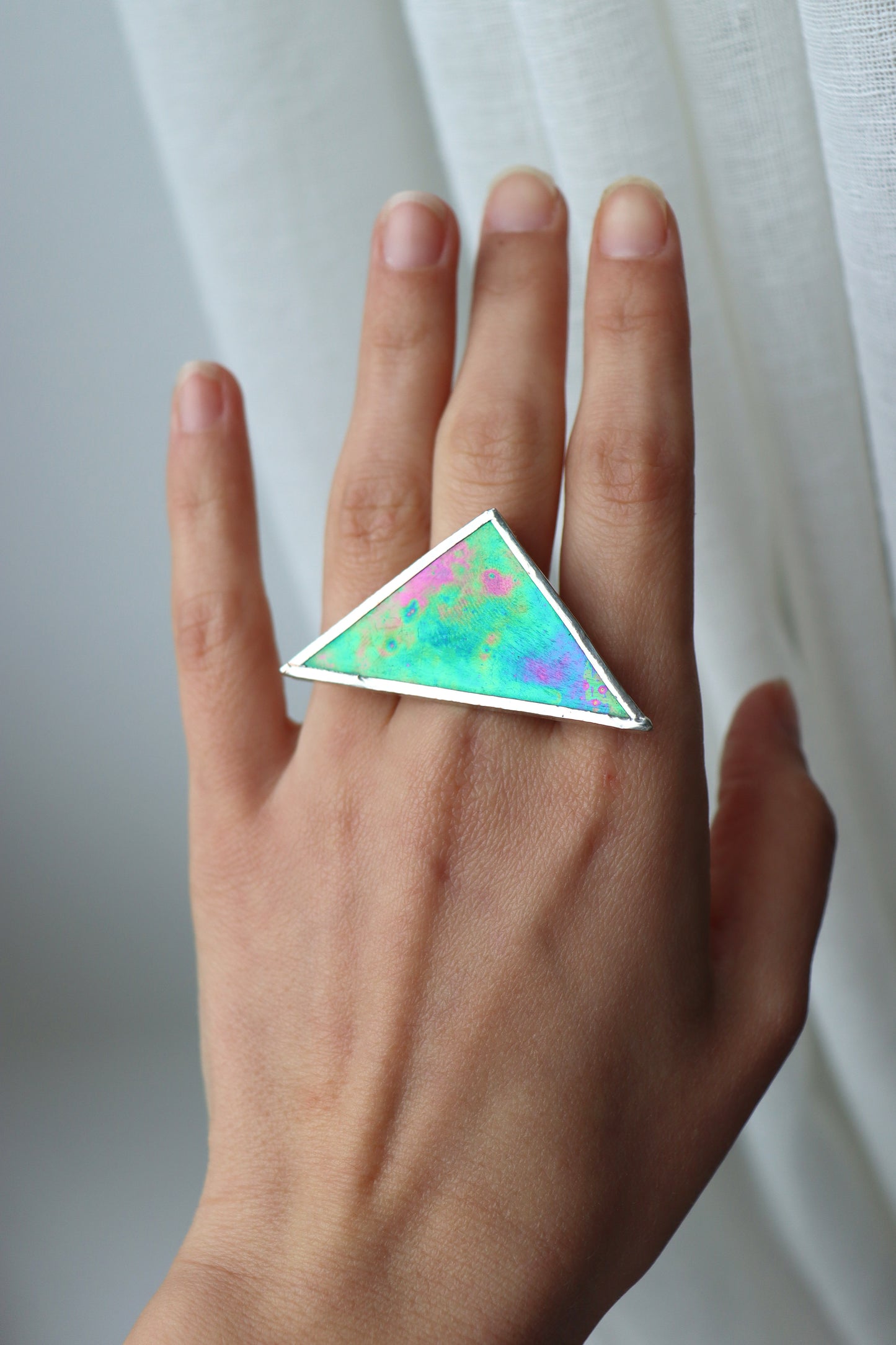 Large triangle ring / Iridescent green
