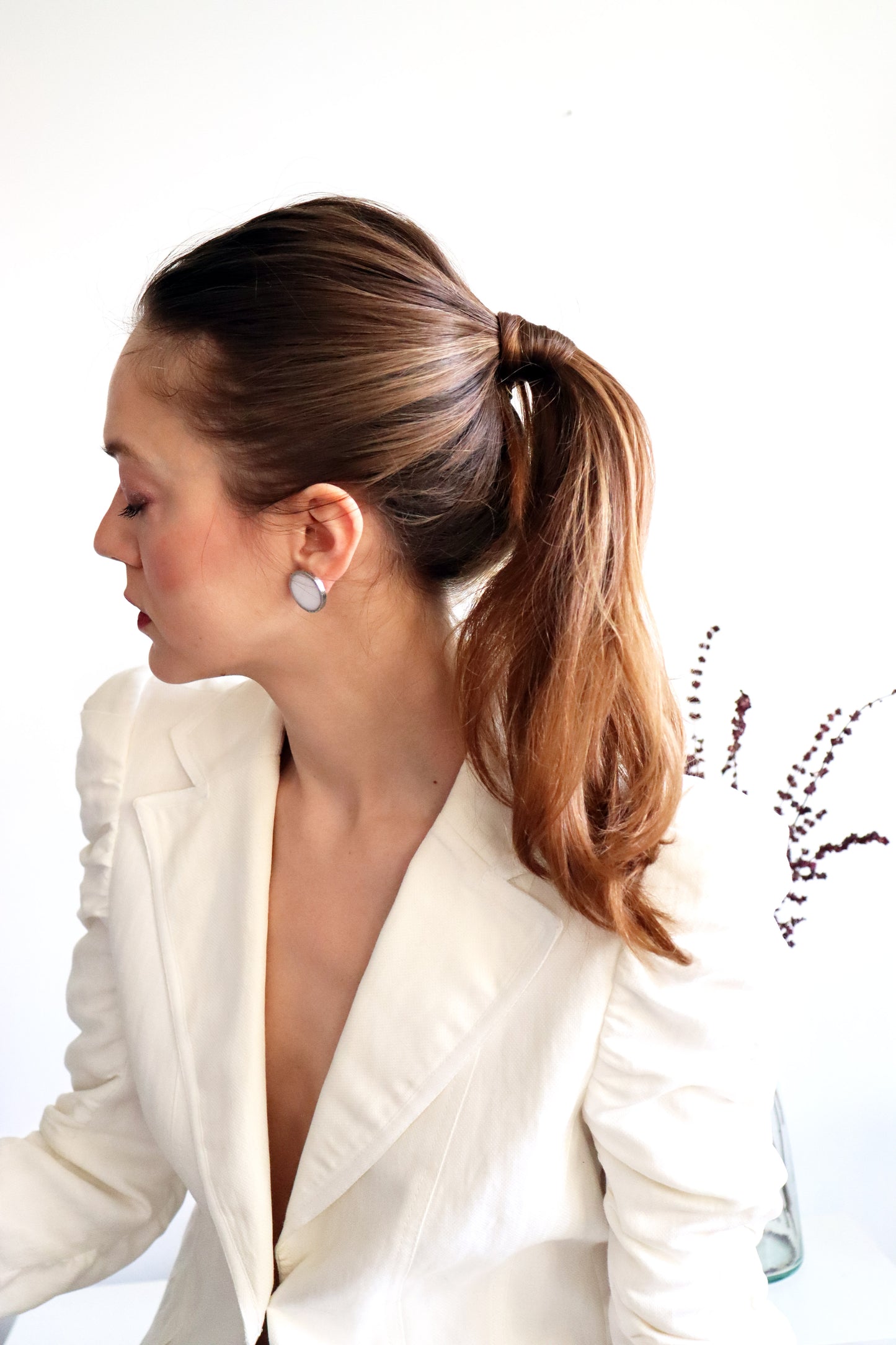 Circle earrings / White