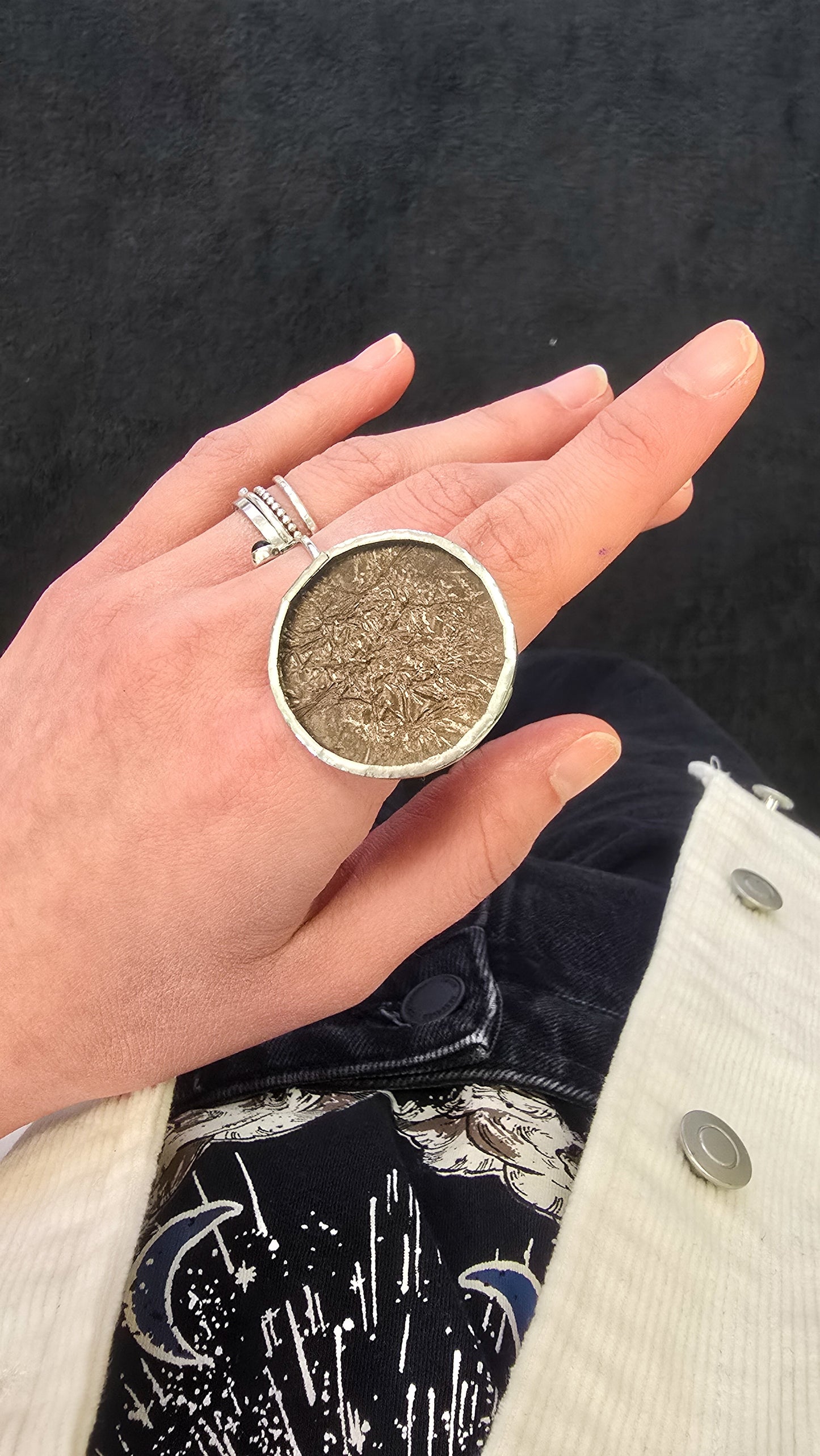 Medium circle ring / Copper black
