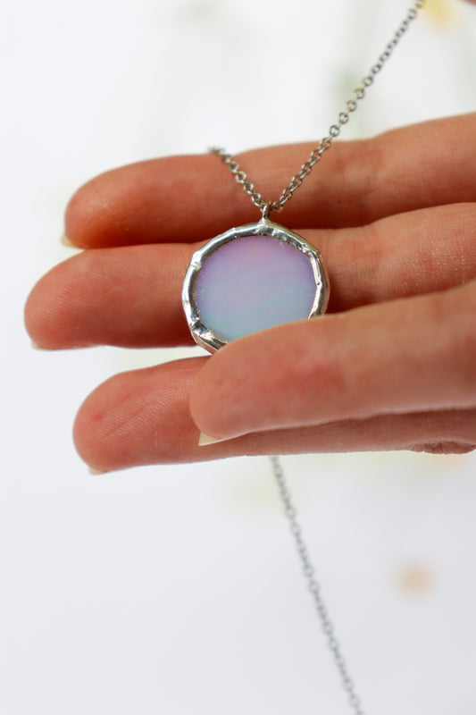 Small circle necklace /  Iridescent white