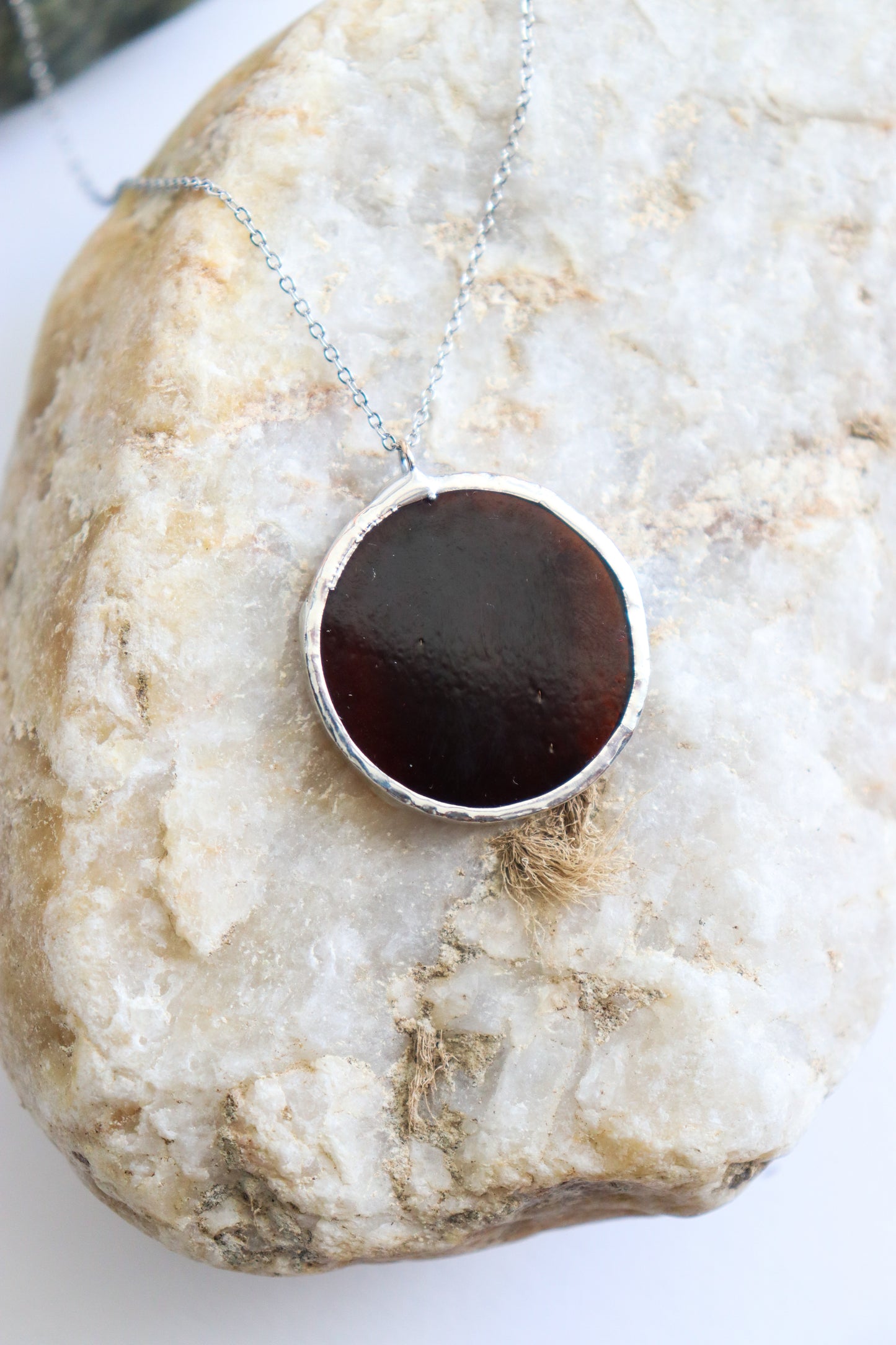 Medium circle necklace / Brown