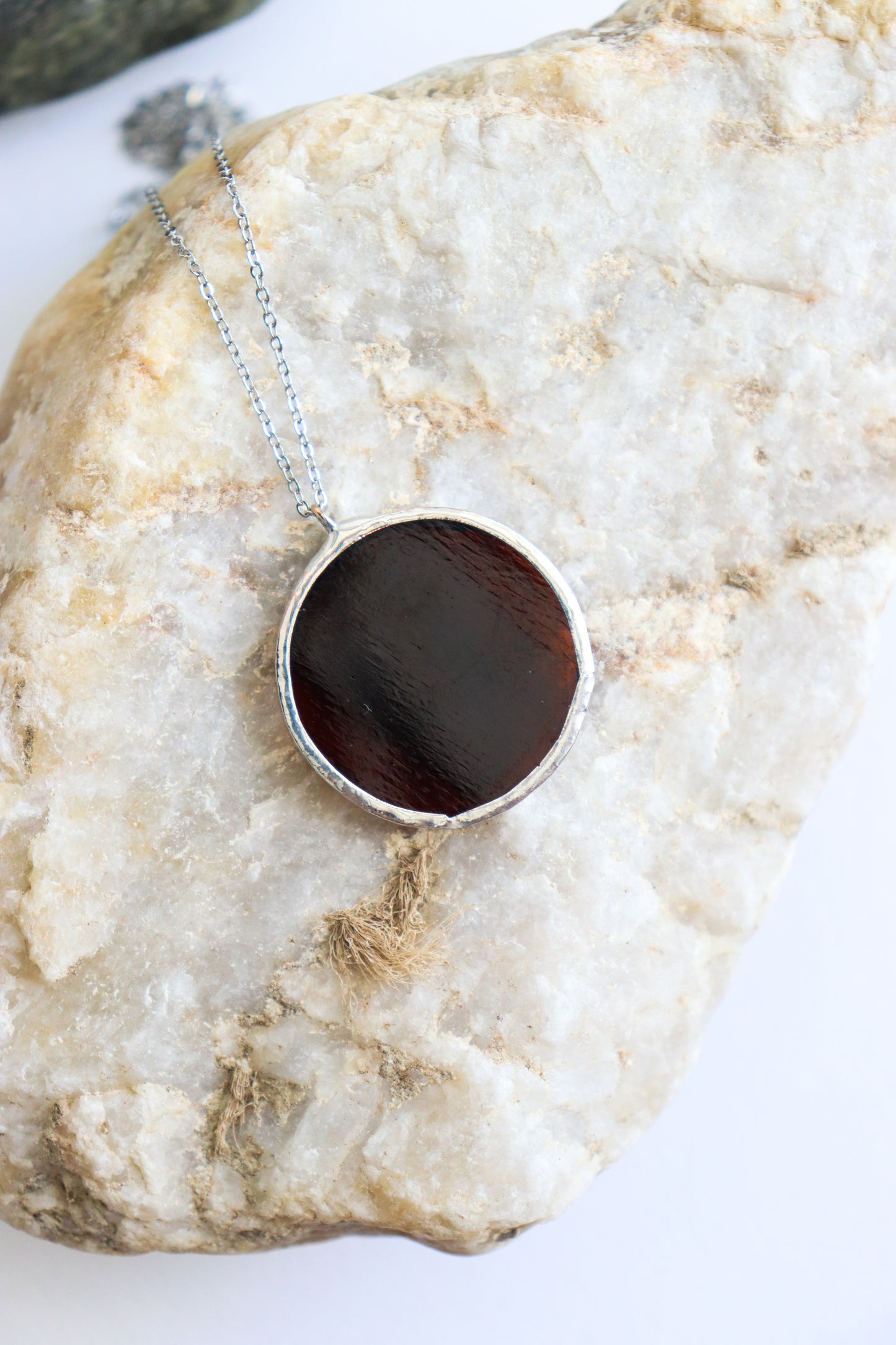 Medium circle necklace / Brown