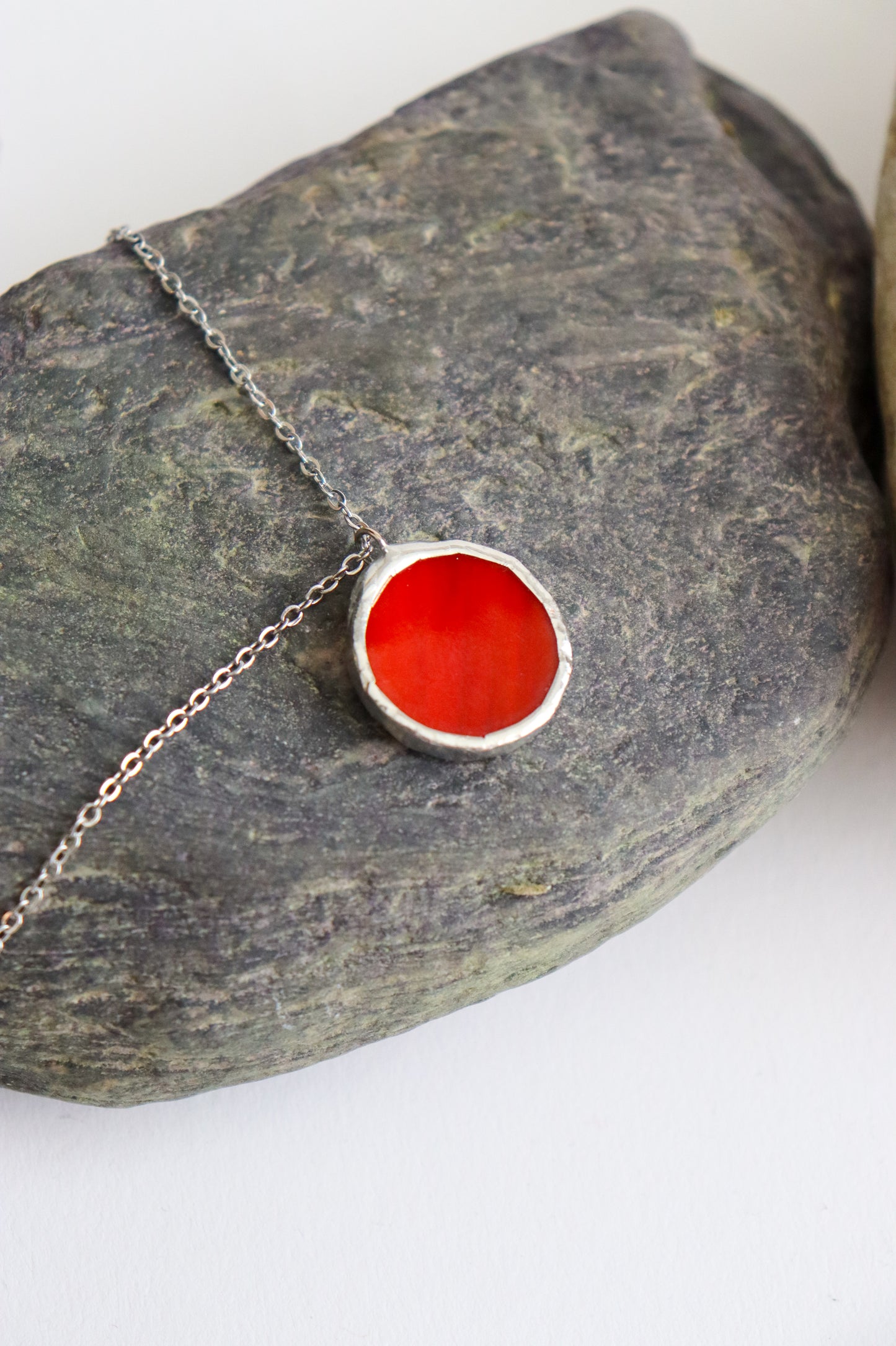 Small circle necklace / Red
