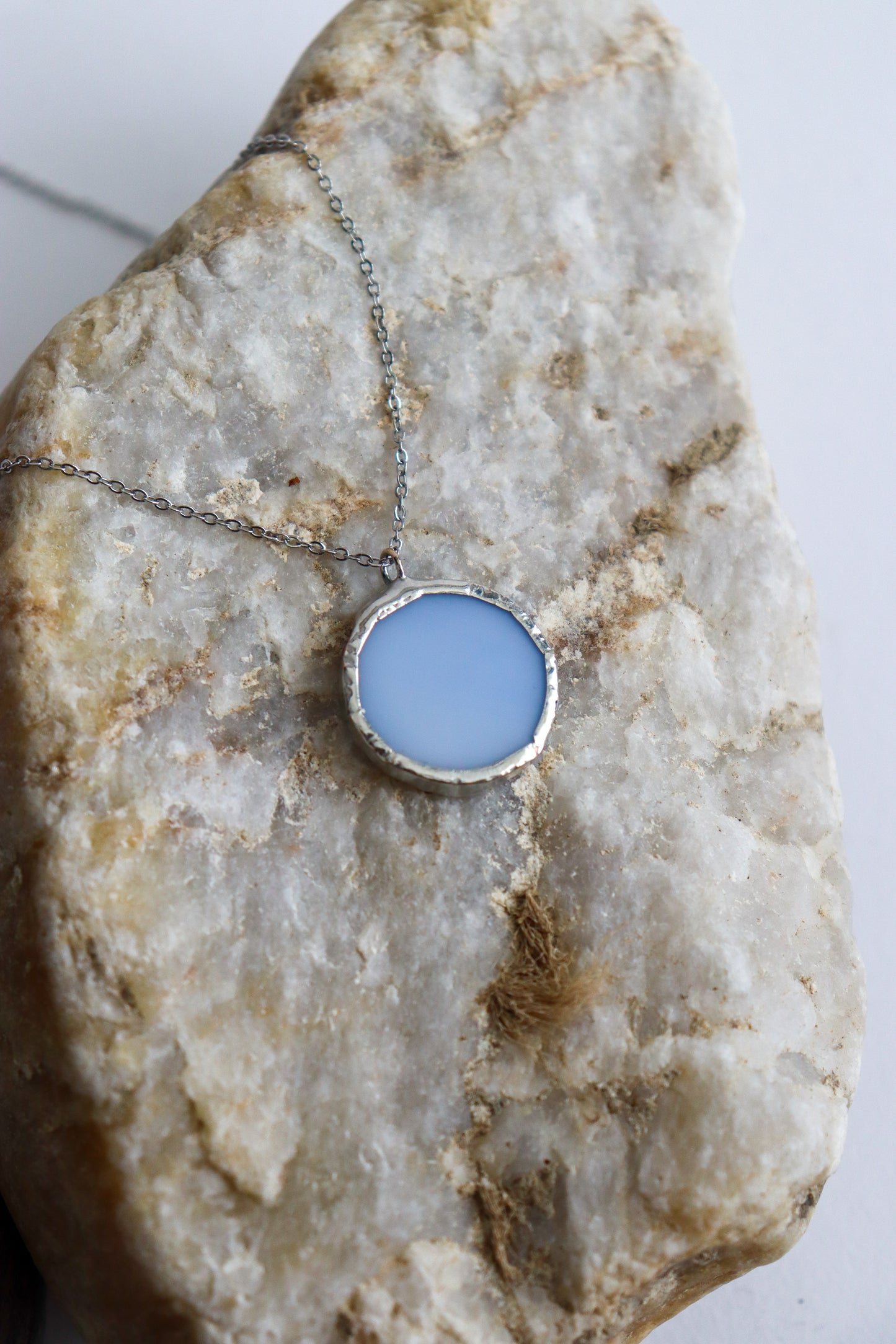 Small circle necklace / Blue