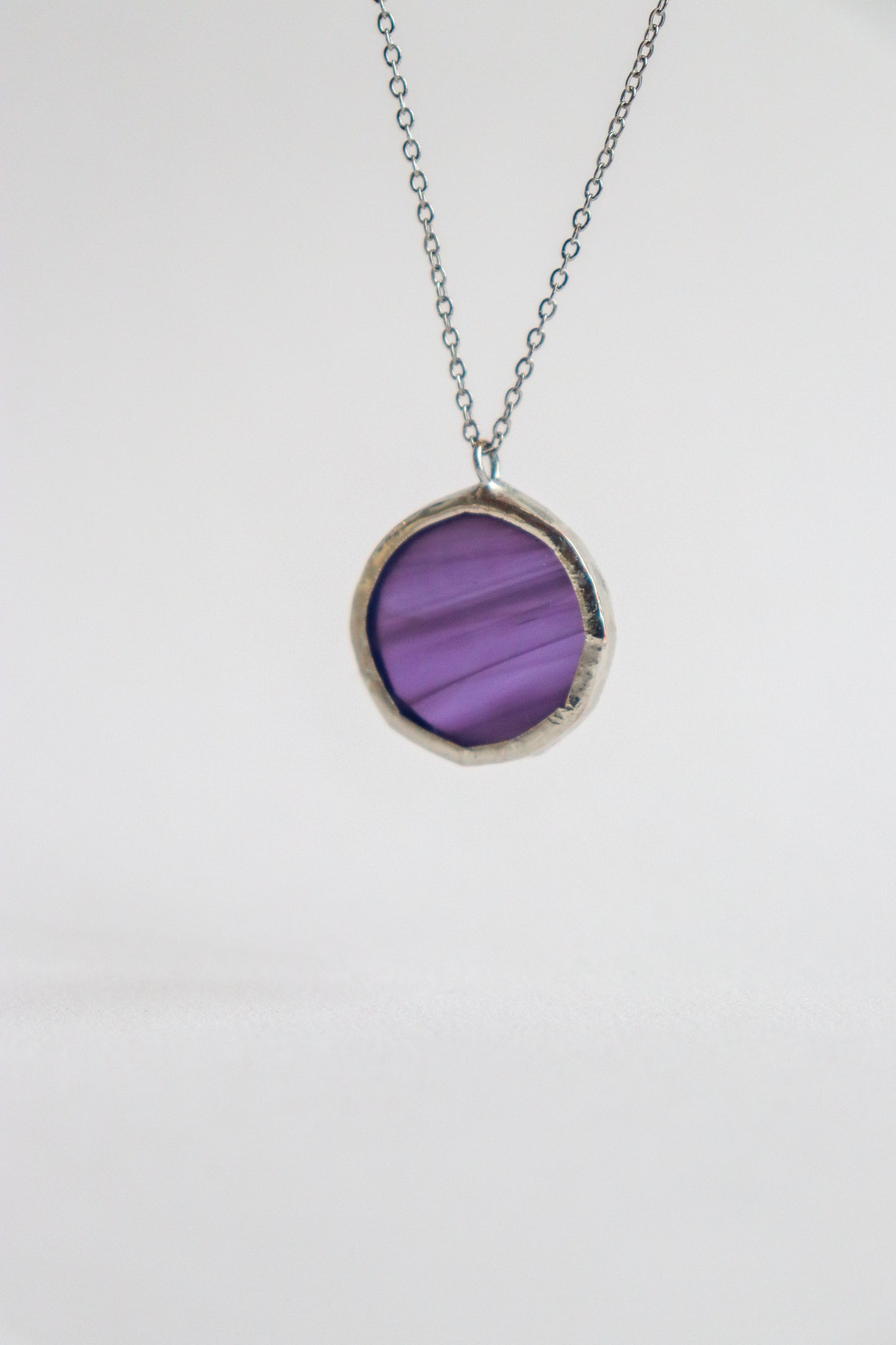 Small circle necklace / Dark purple