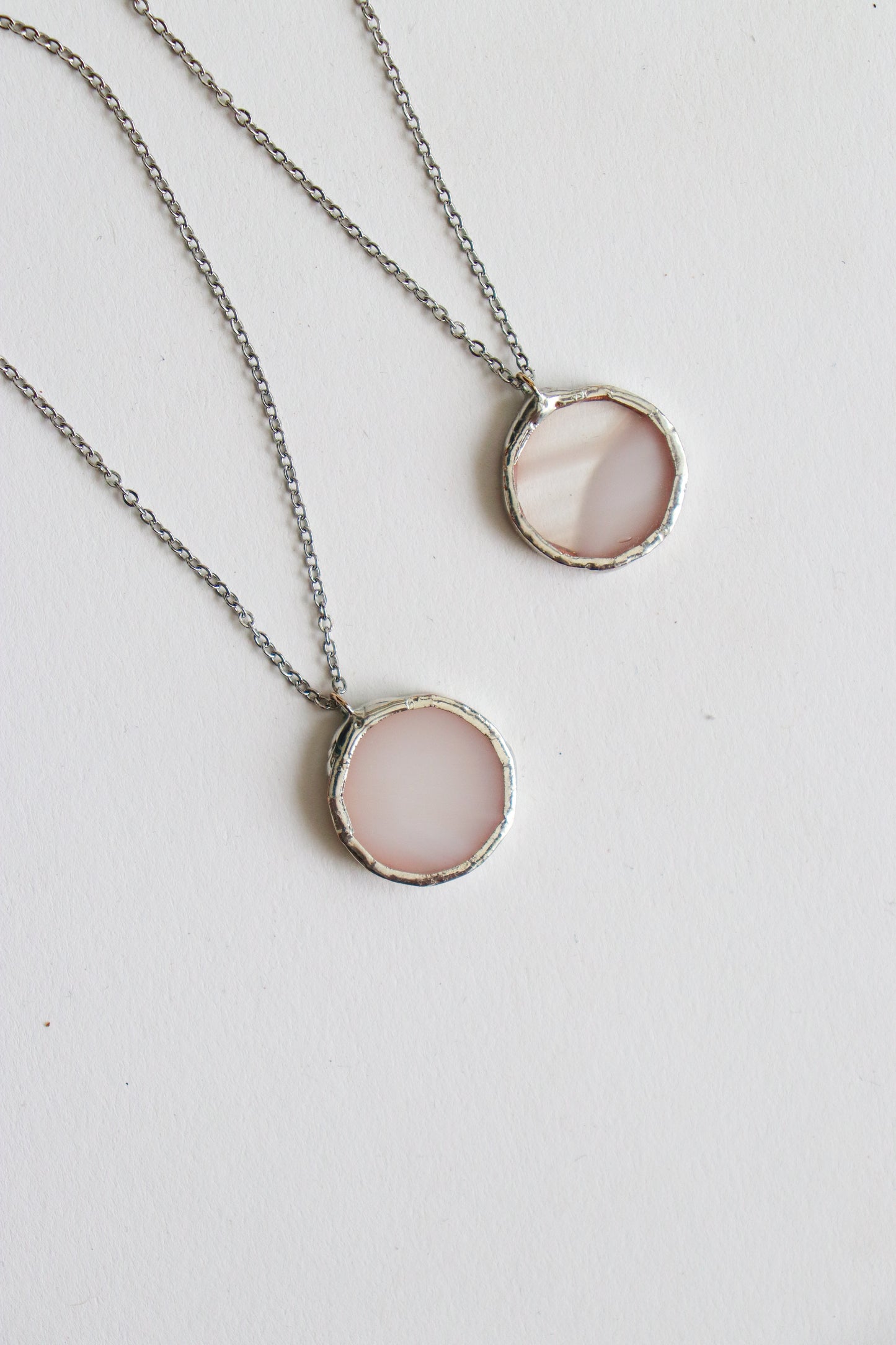 Small circle necklaces / Creamy clear