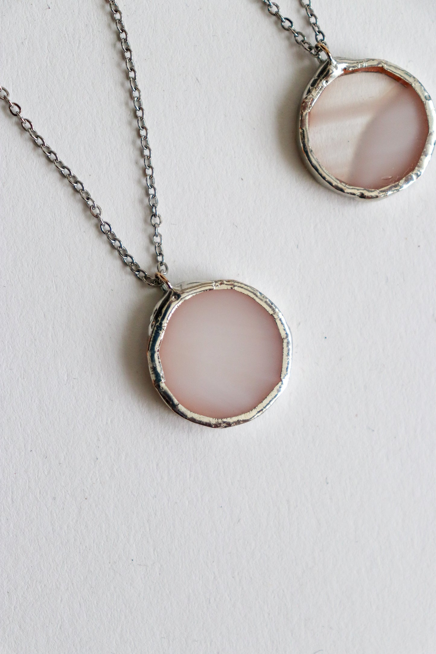 Small circle necklaces / Creamy clear