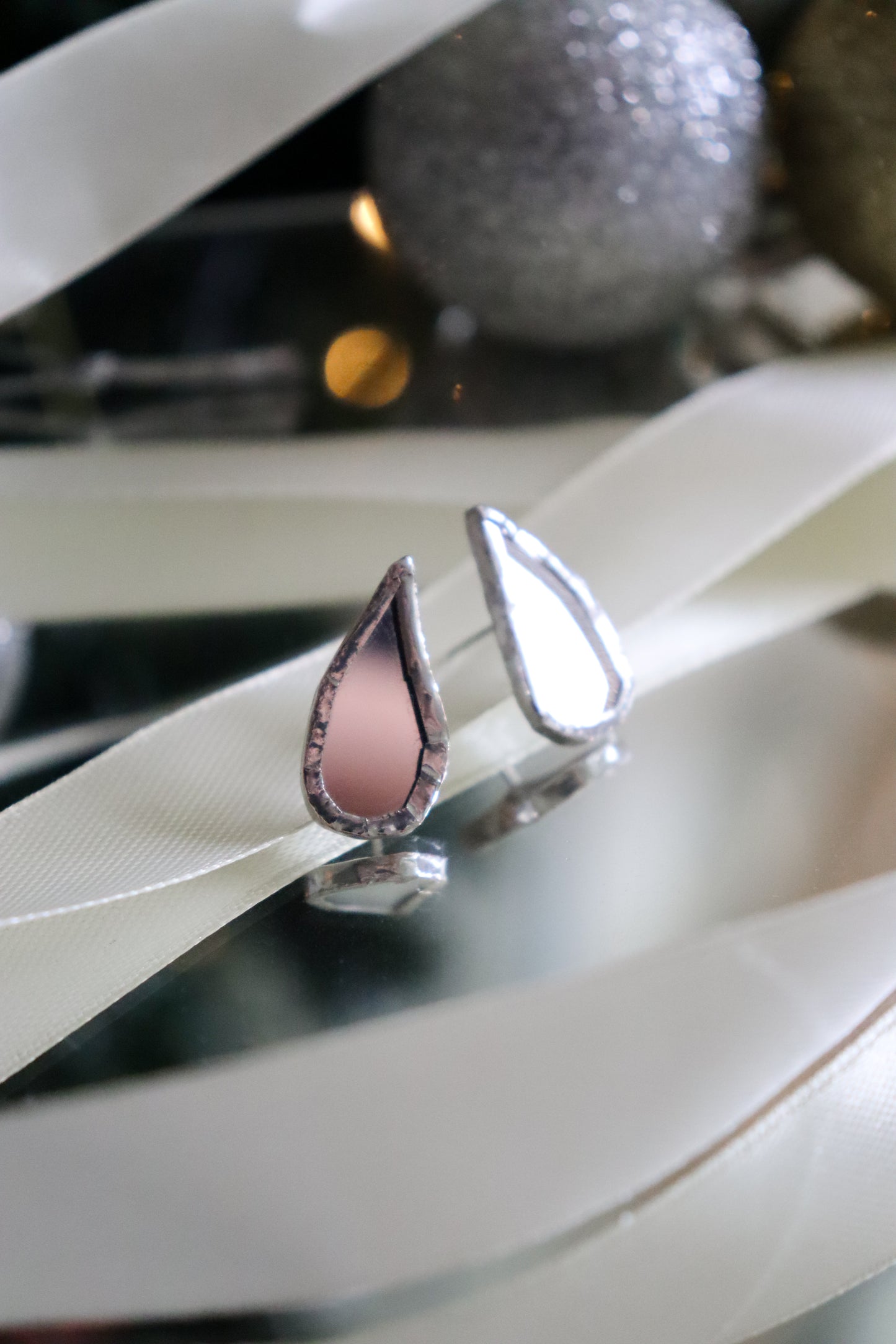 Teardrop stud earrings