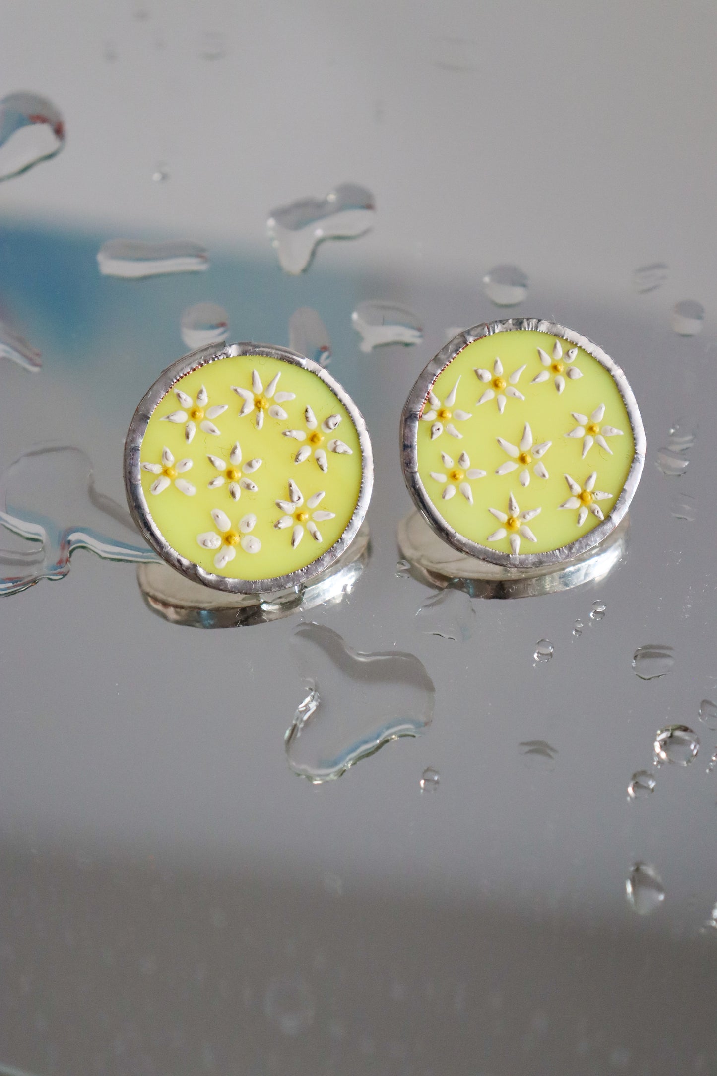 Medium circle earrings / Yellow with flowers