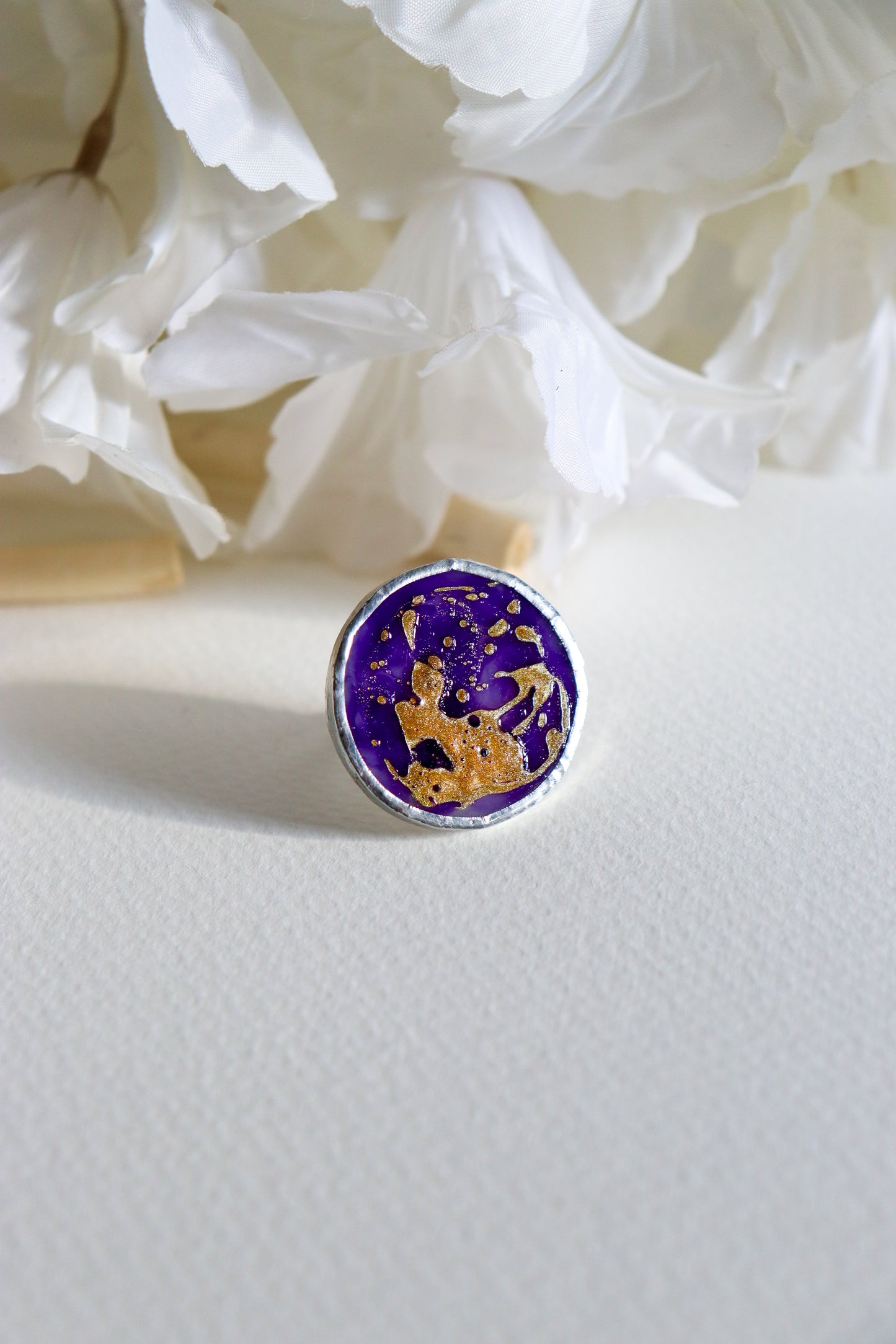 Medium circle rings / Gold and purple