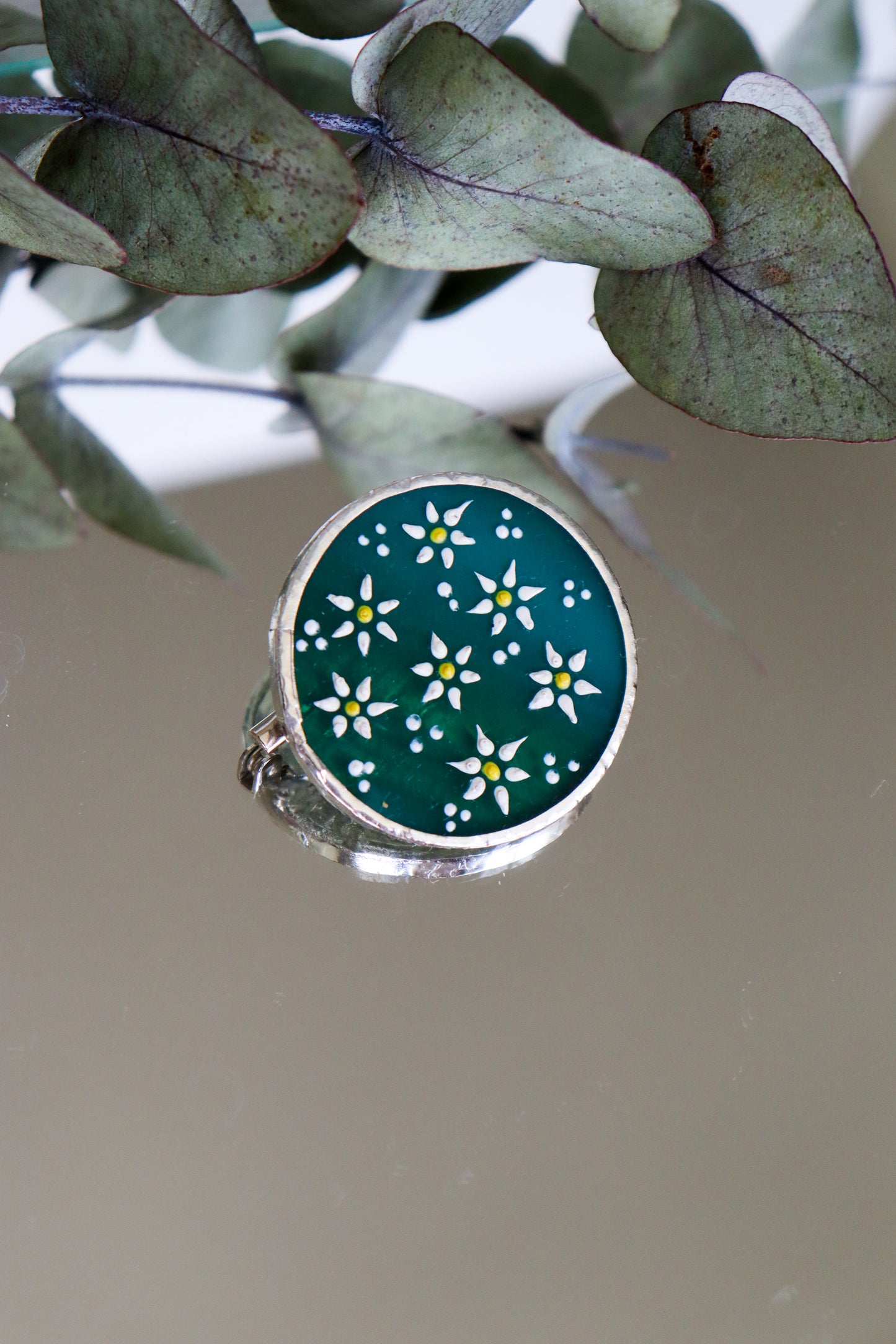 Circle brooches