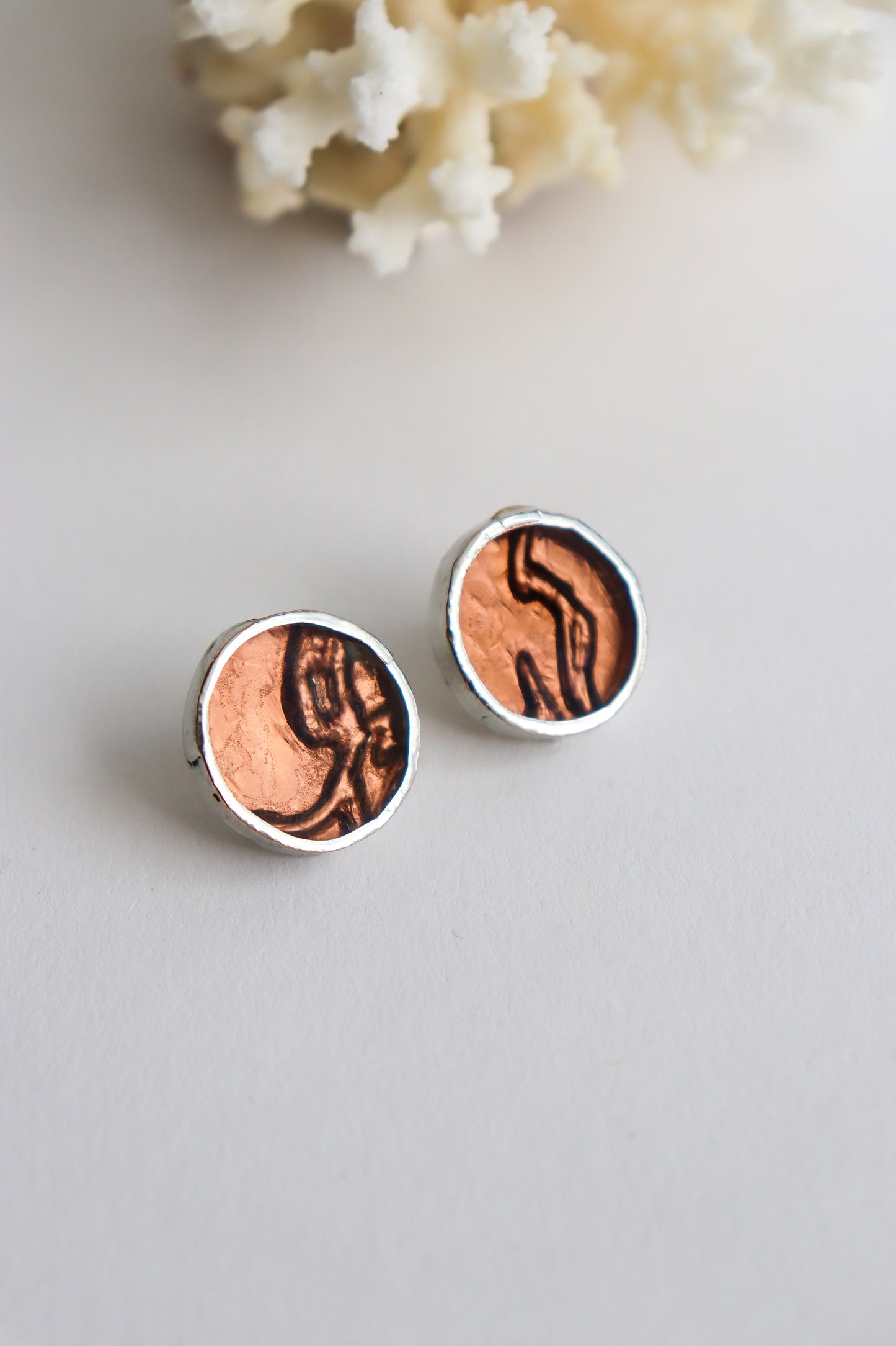 Circle earrings / Dark copper
