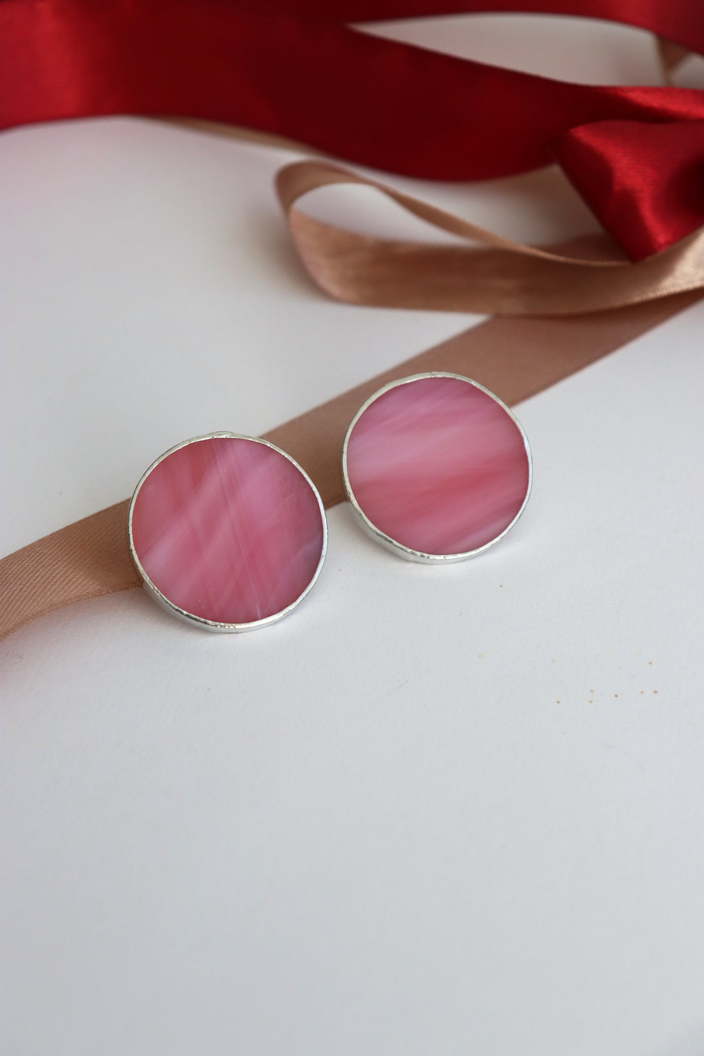 Medium circle earrings / Hot pink