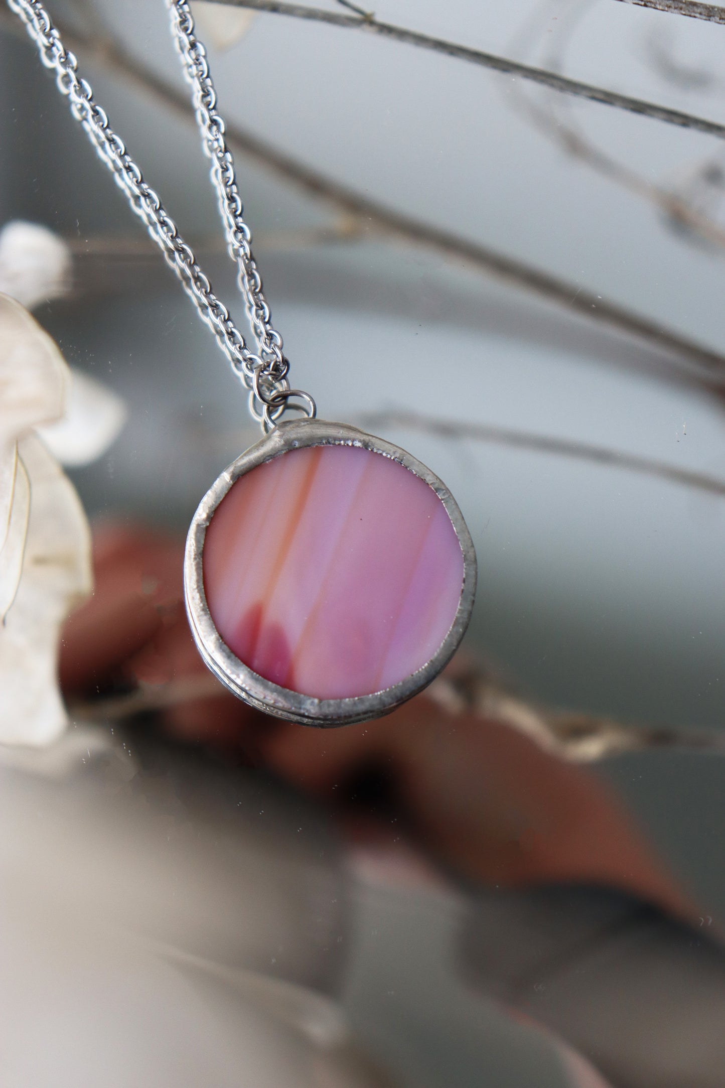 Medium circle necklace / Red and purple