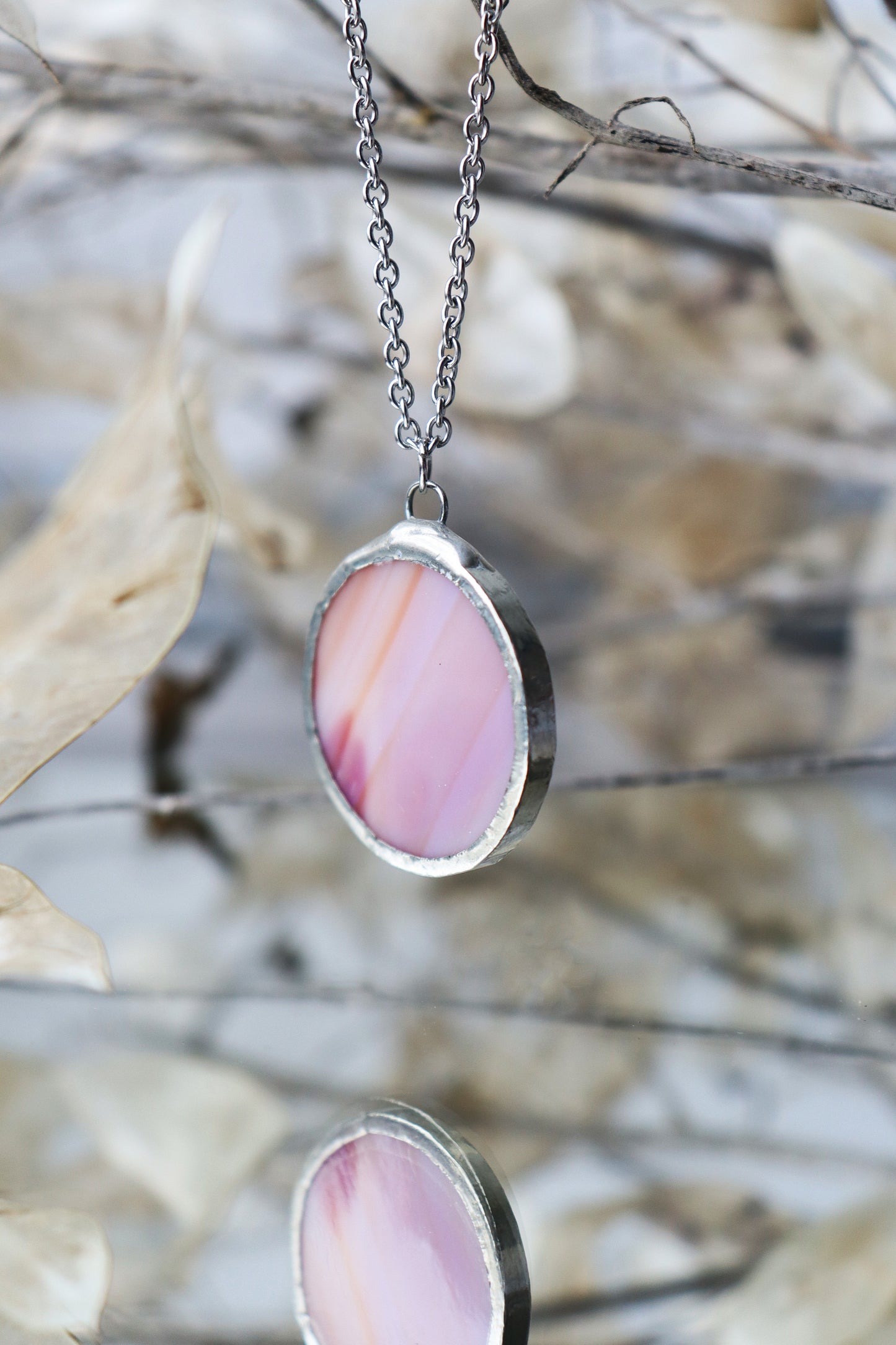 Medium circle necklace / Red and purple