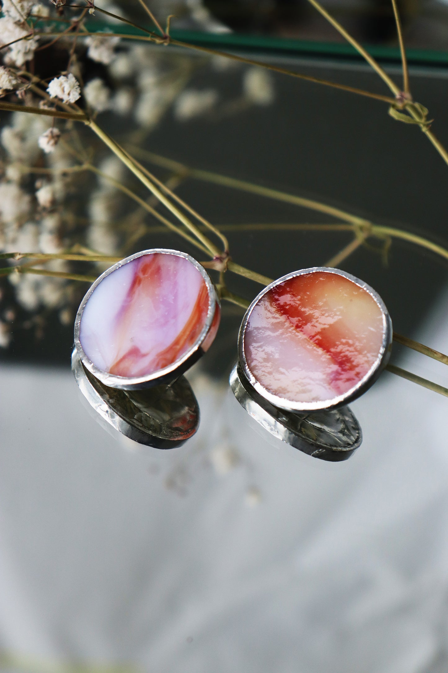 Medium circle earrings / White and orange