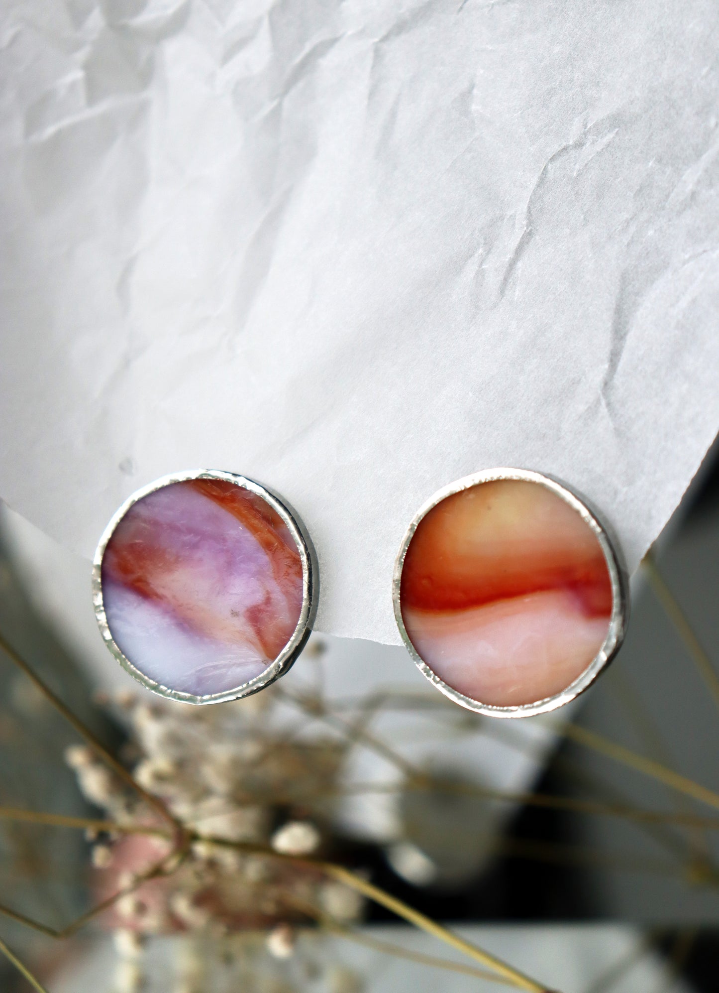 Medium circle earrings / White and orange