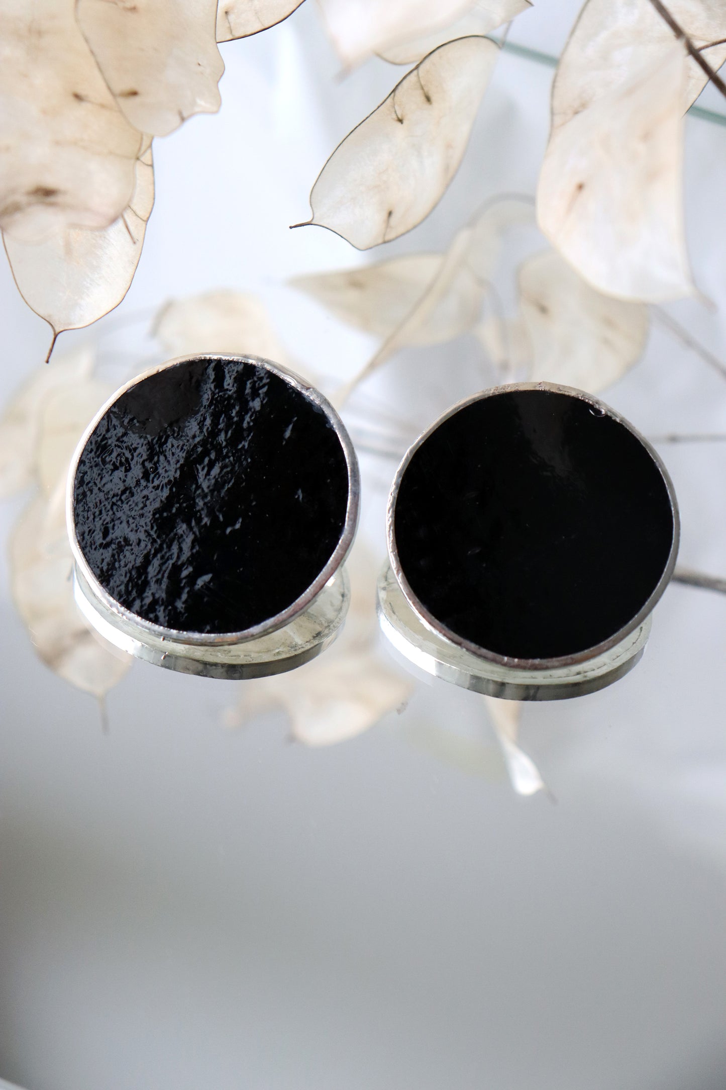 Circle earrings / Black