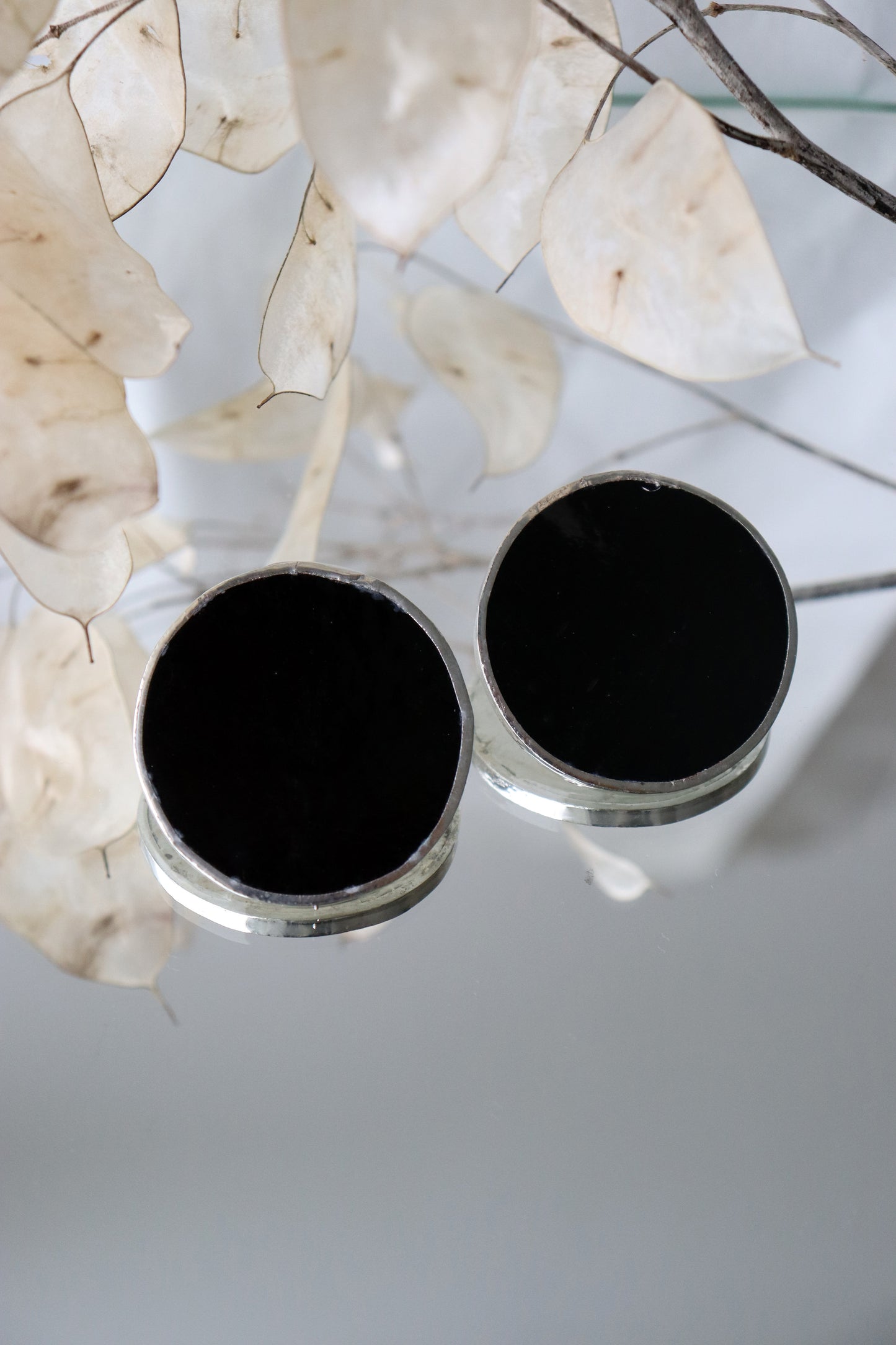 Circle earrings / Black