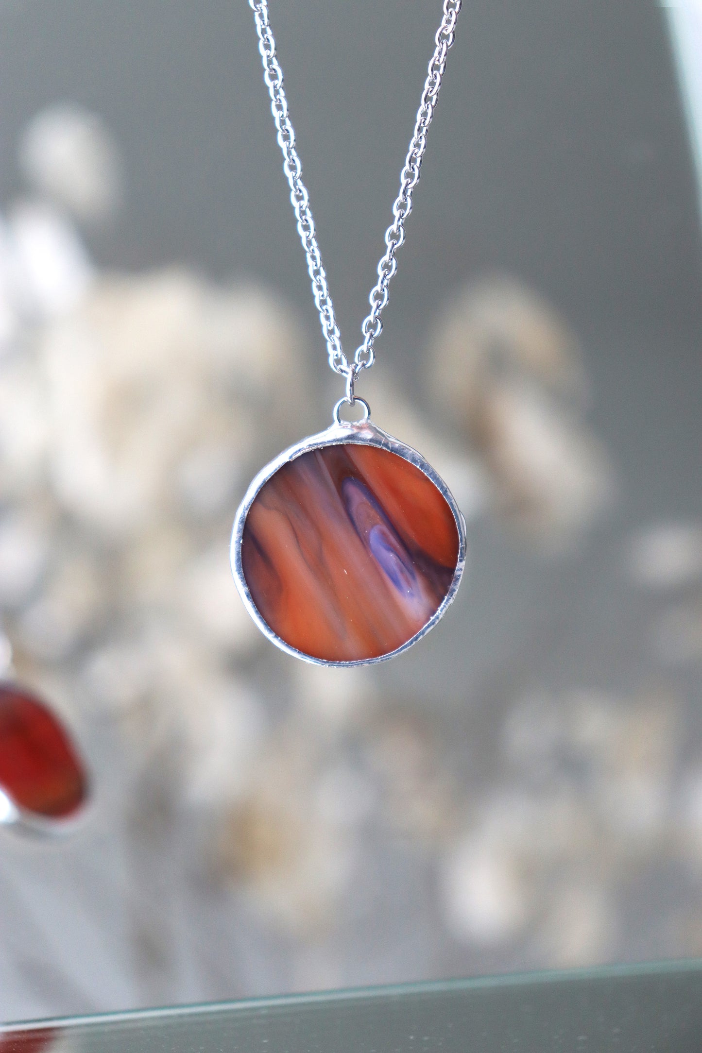 Medium circle necklace / Red and brown