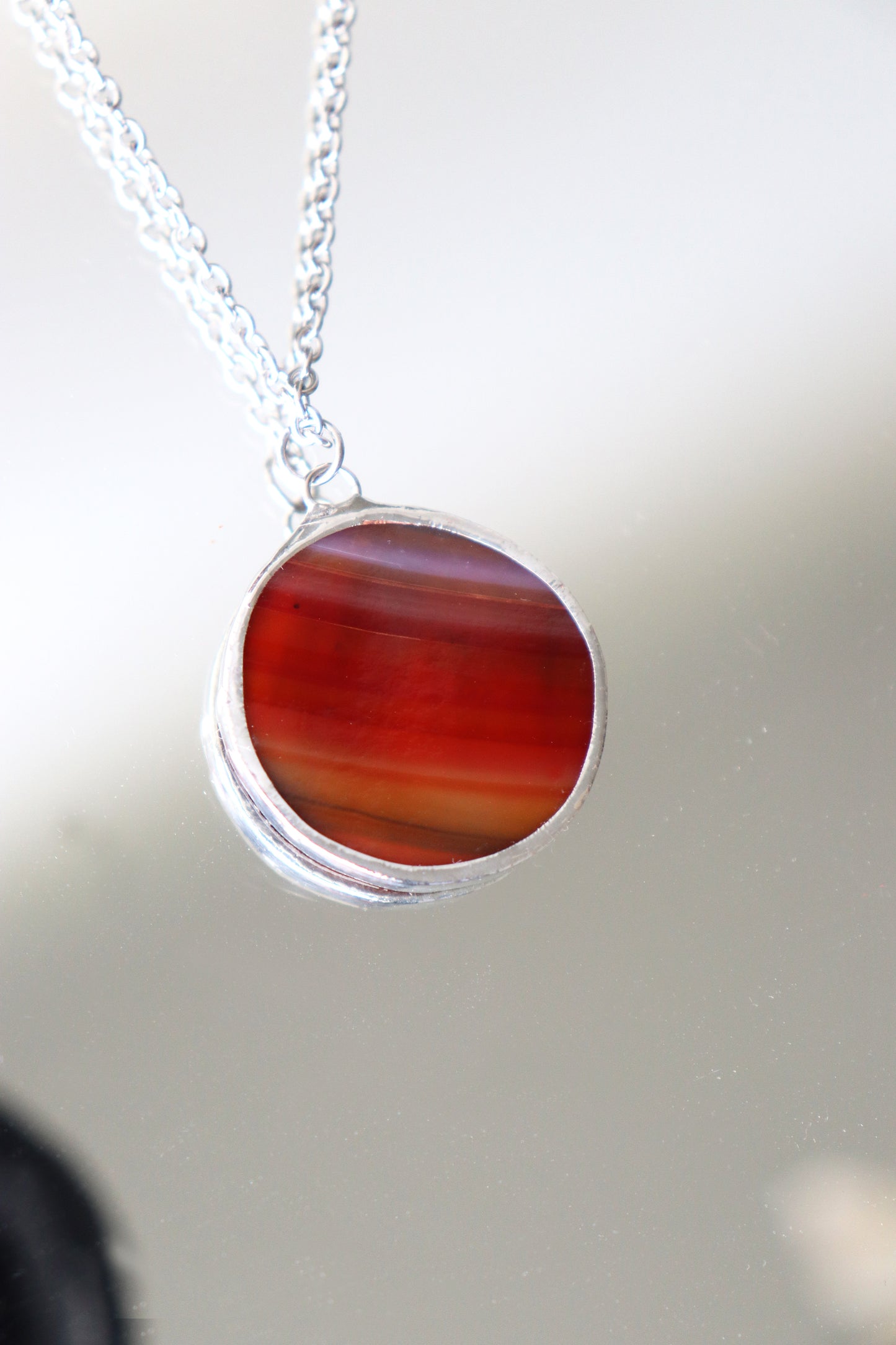 Medium circle necklace / Red and brown