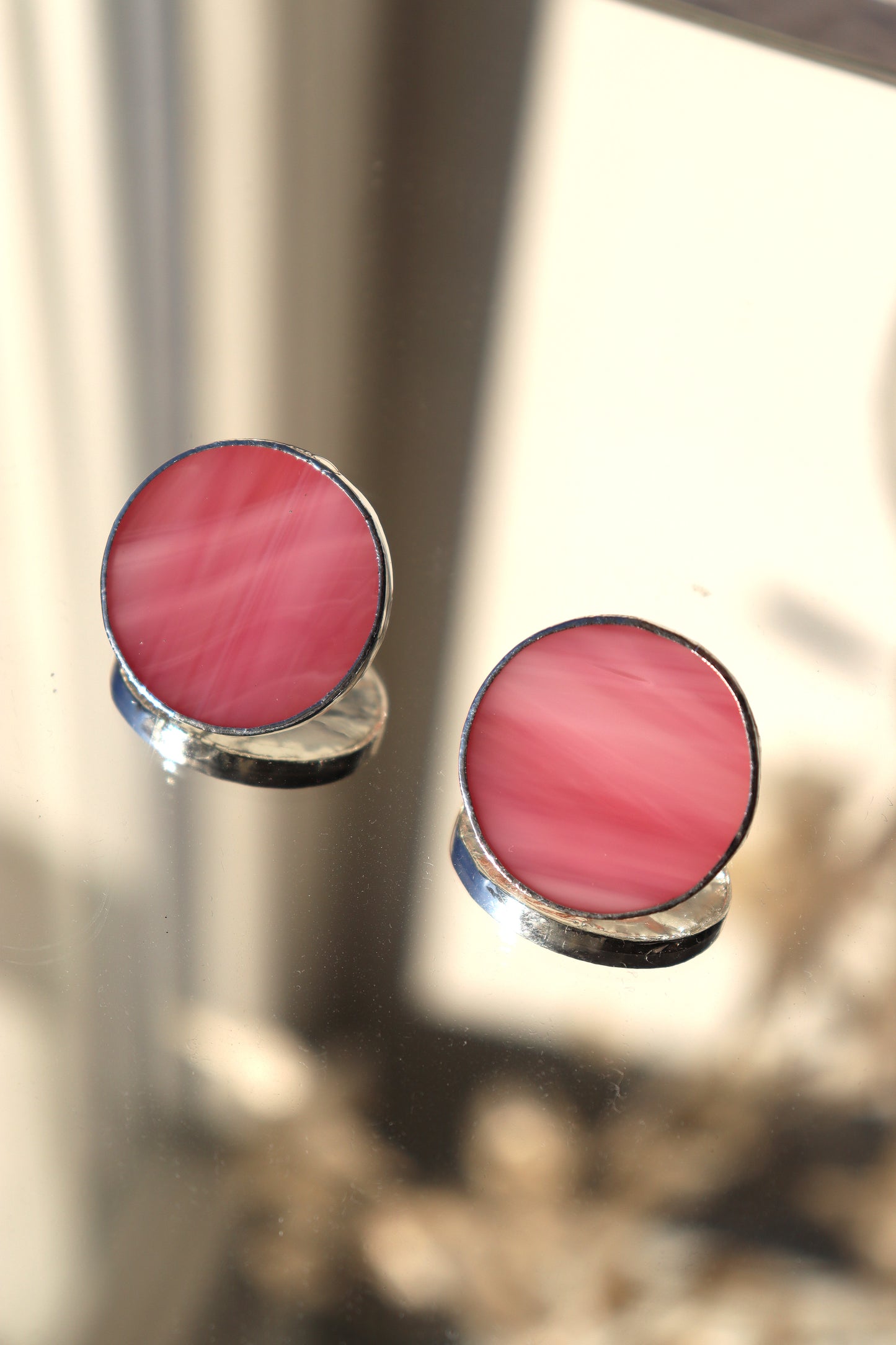 Medium circle earrings / Hot pink