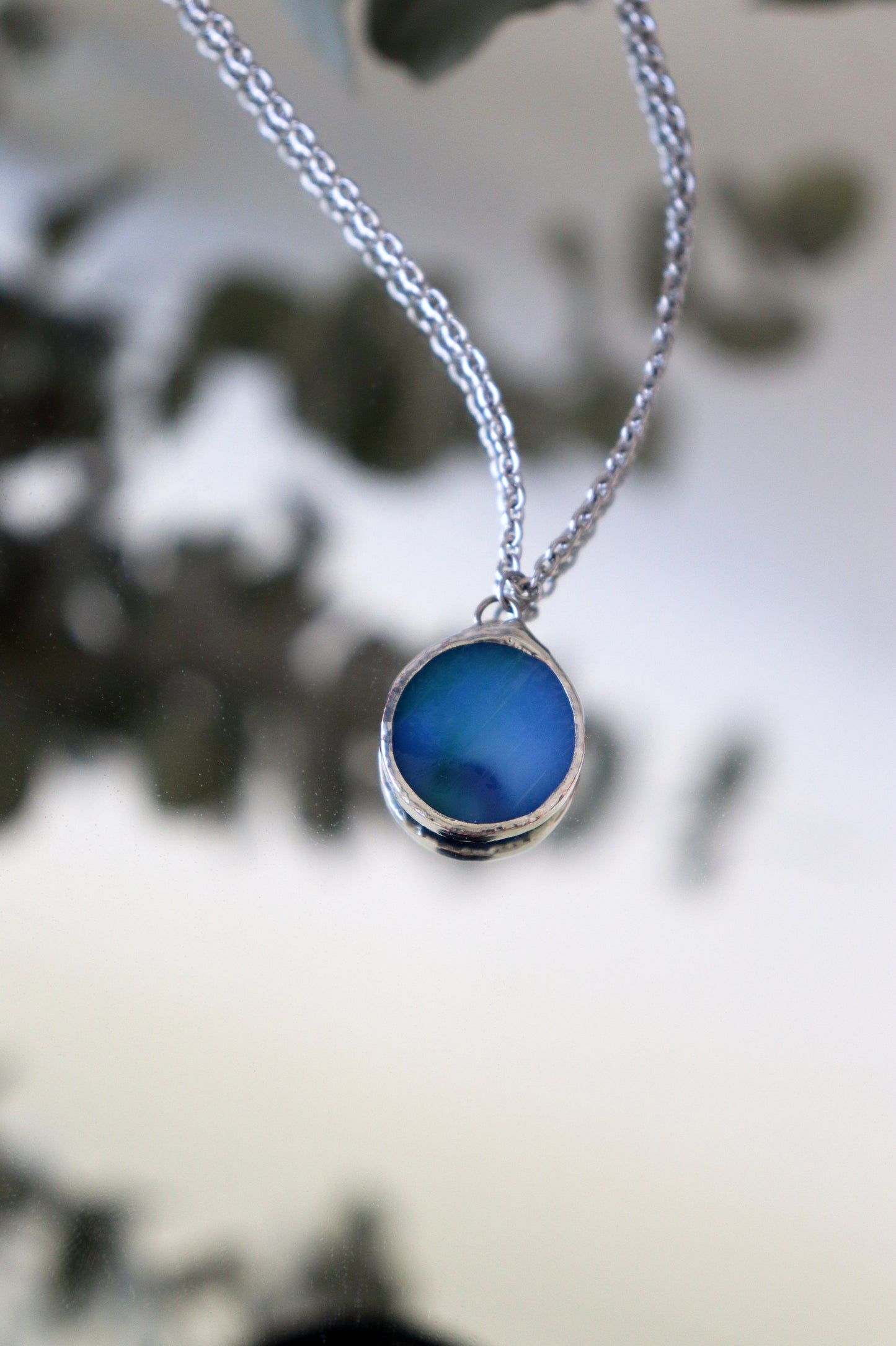 Small circle necklace / Blue
