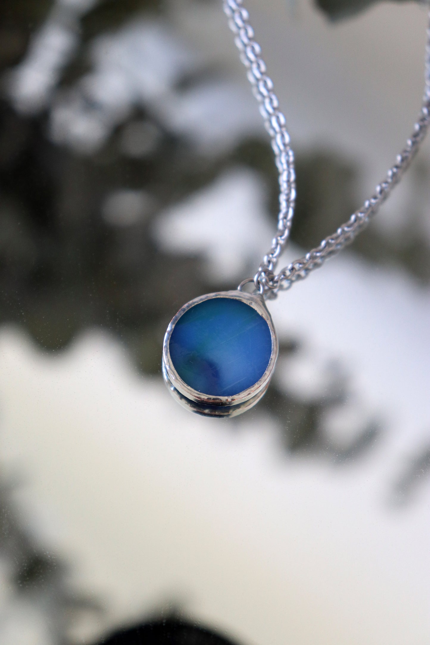 Small circle necklace / Blue