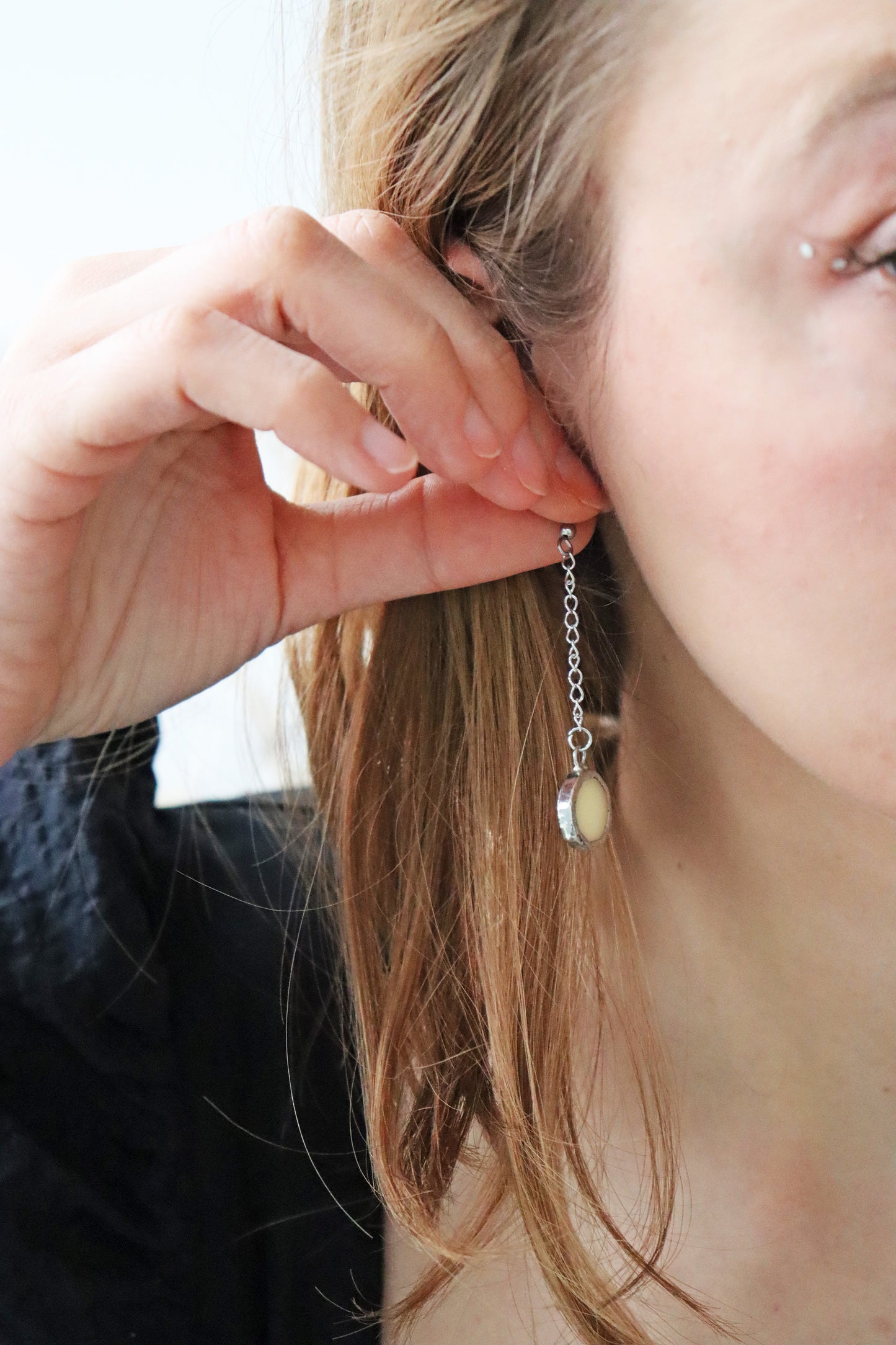 Teardrop dangling earrings