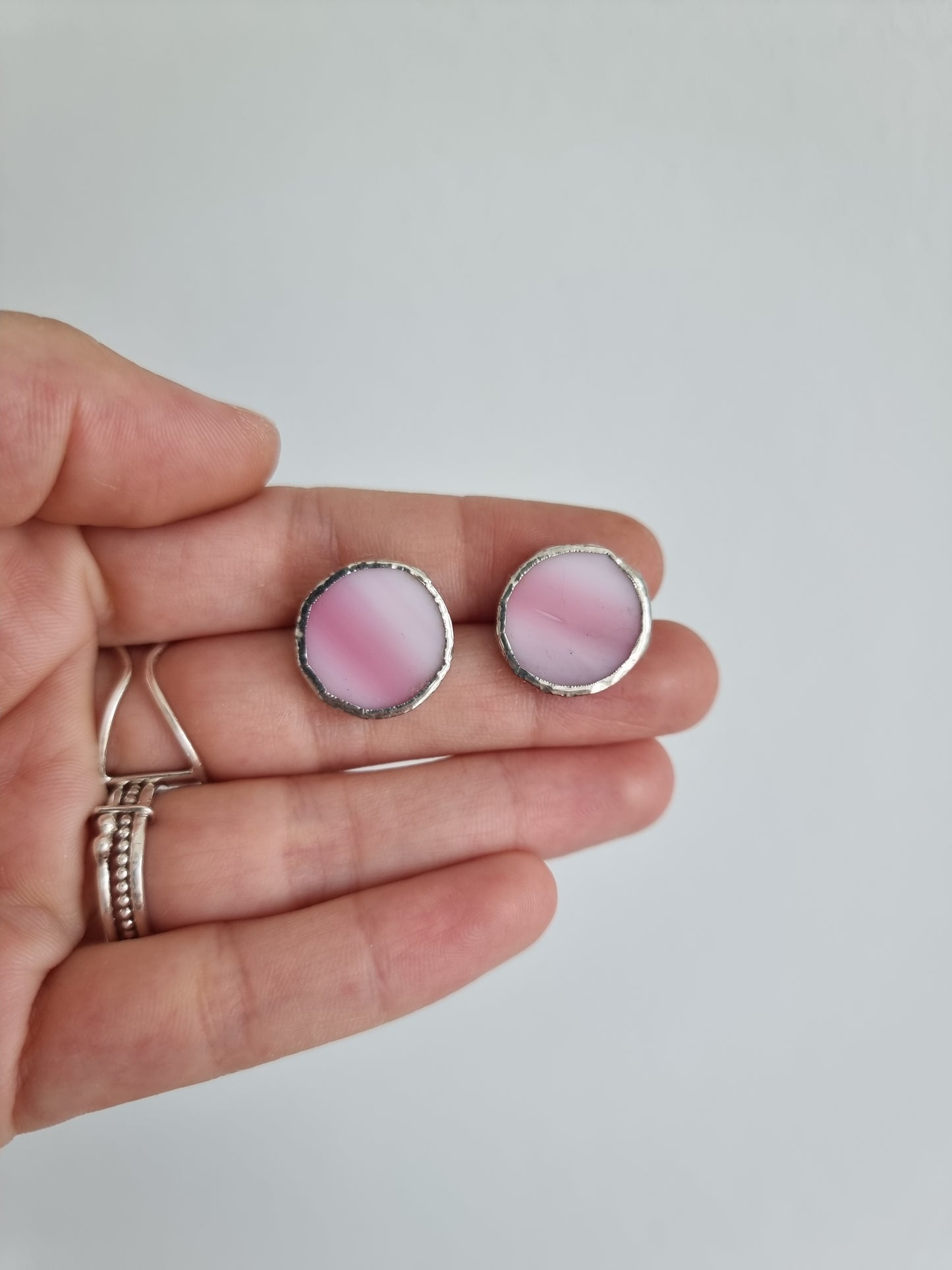 Small circle earrings / Light pink