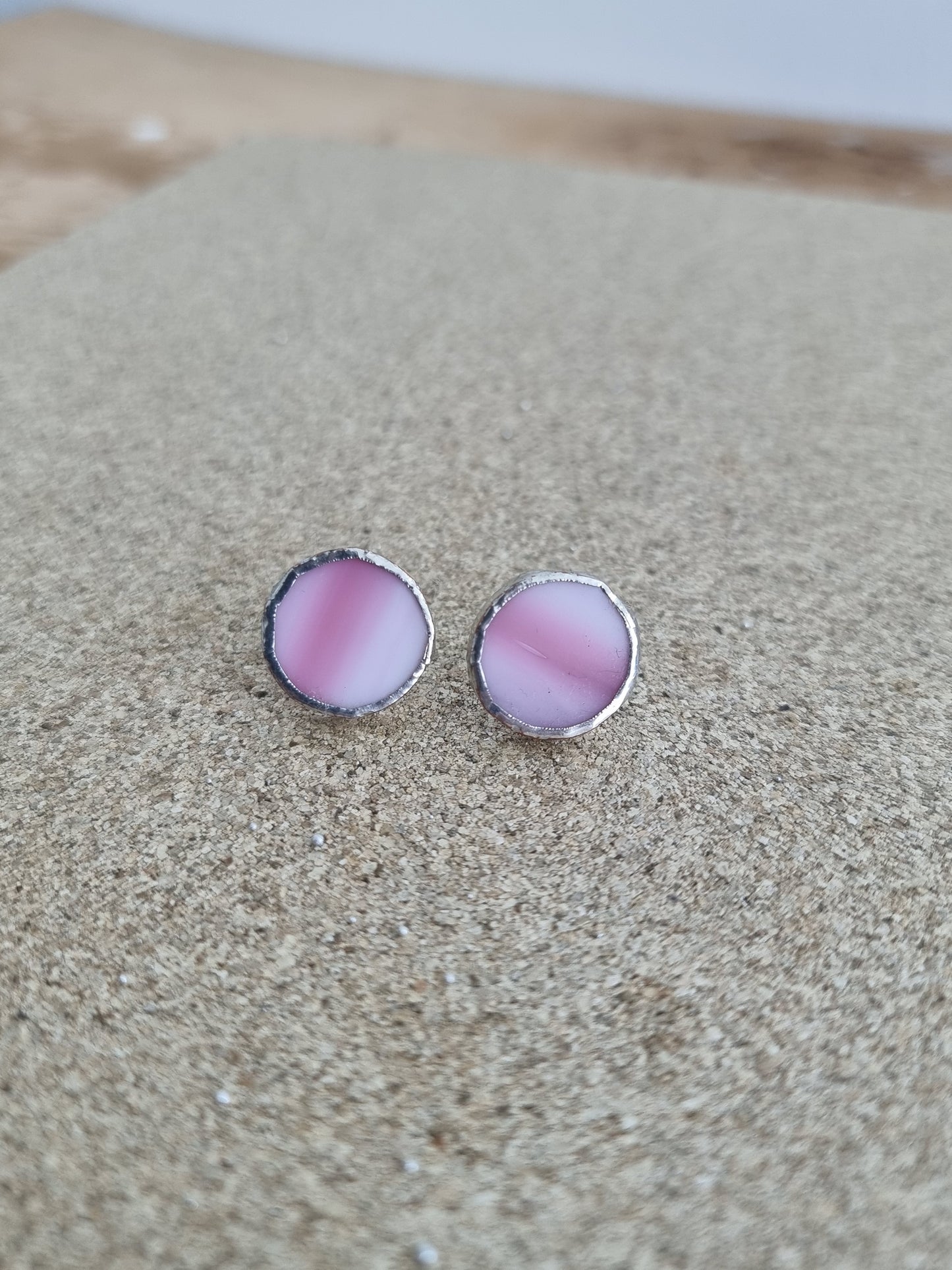 Small circle earrings / Light pink