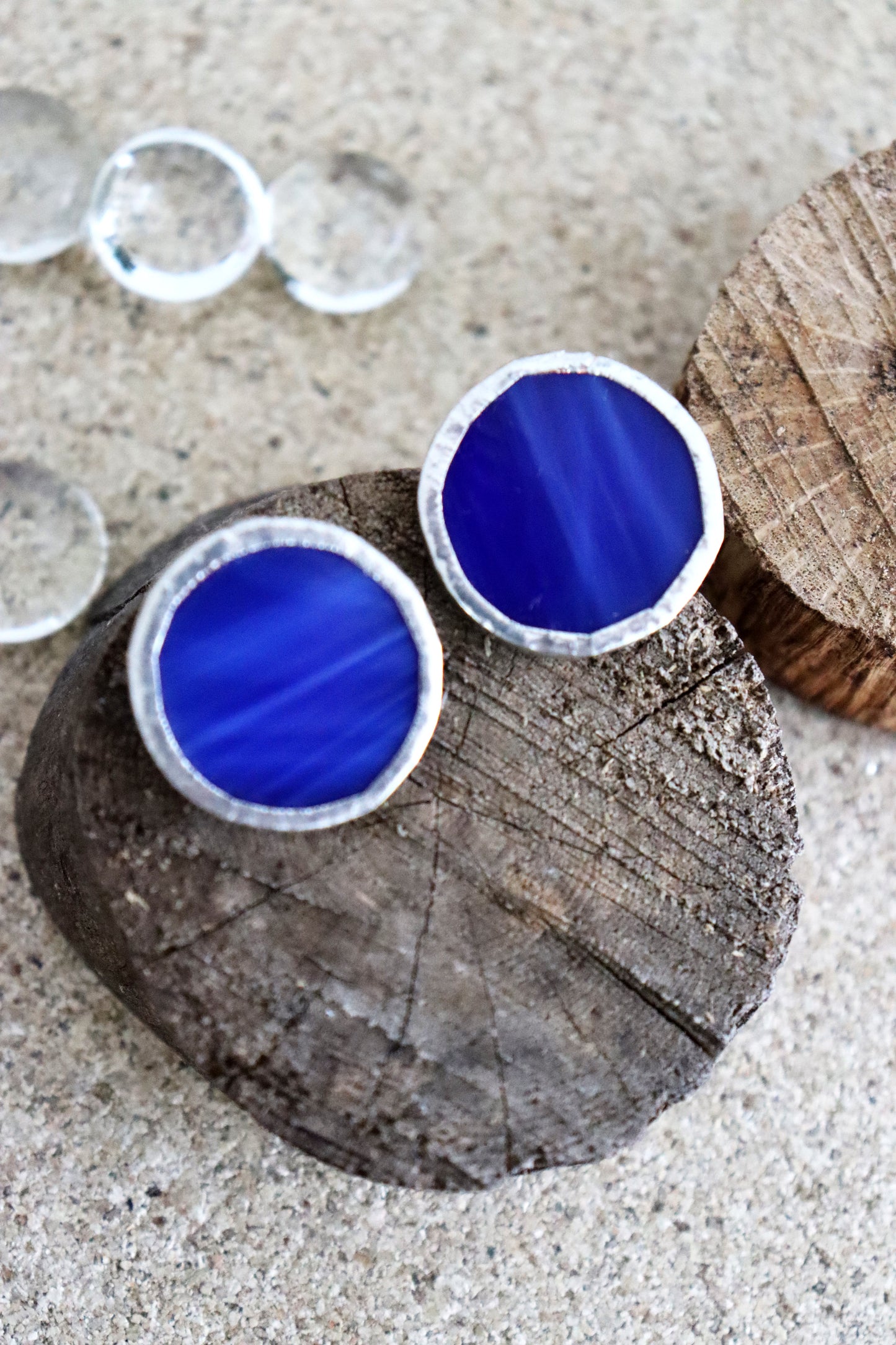 Small circle earrings / Navy blue