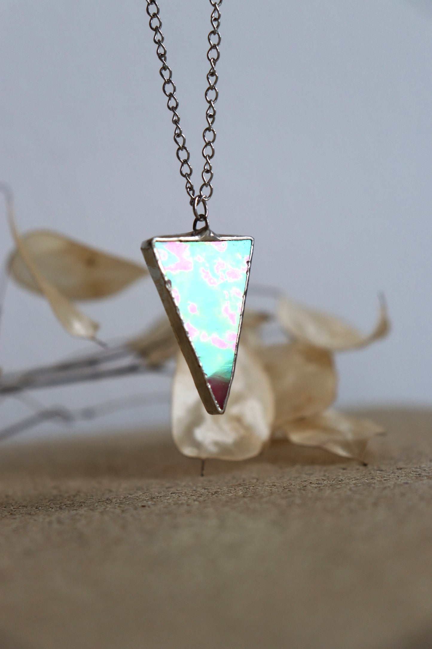 Triangle necklace /  Iridescence pink