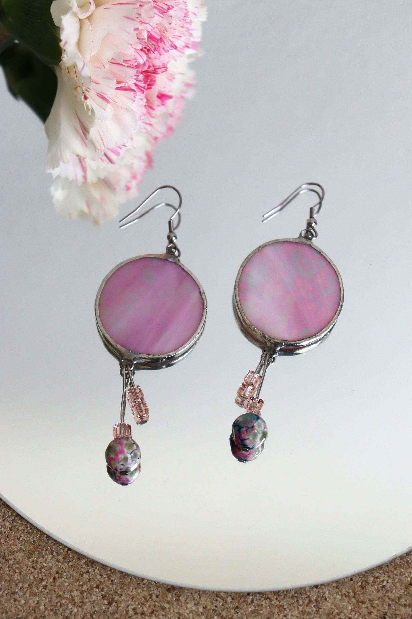 Medium dangling earrings with stones