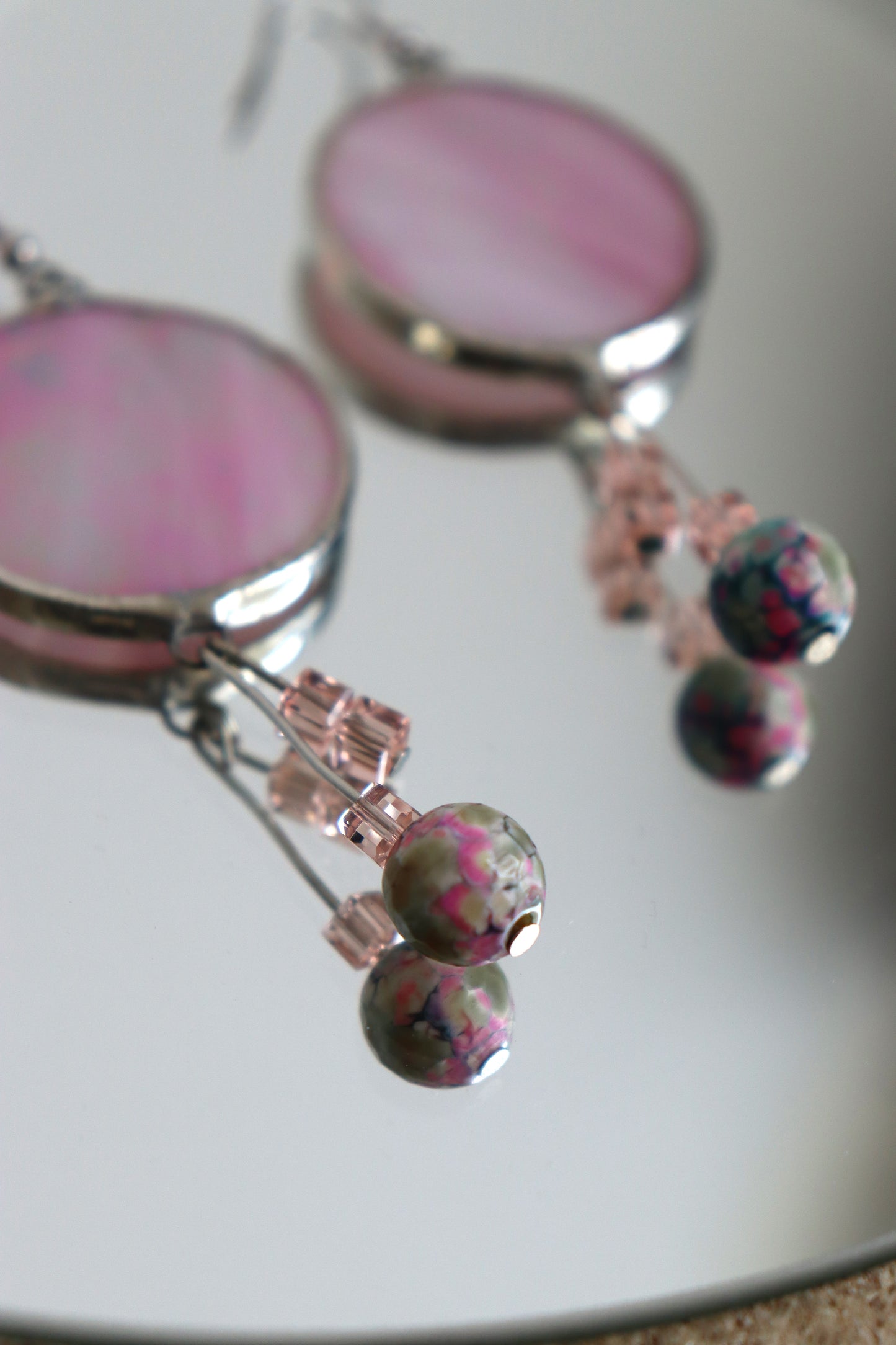 Medium dangling earrings with stones