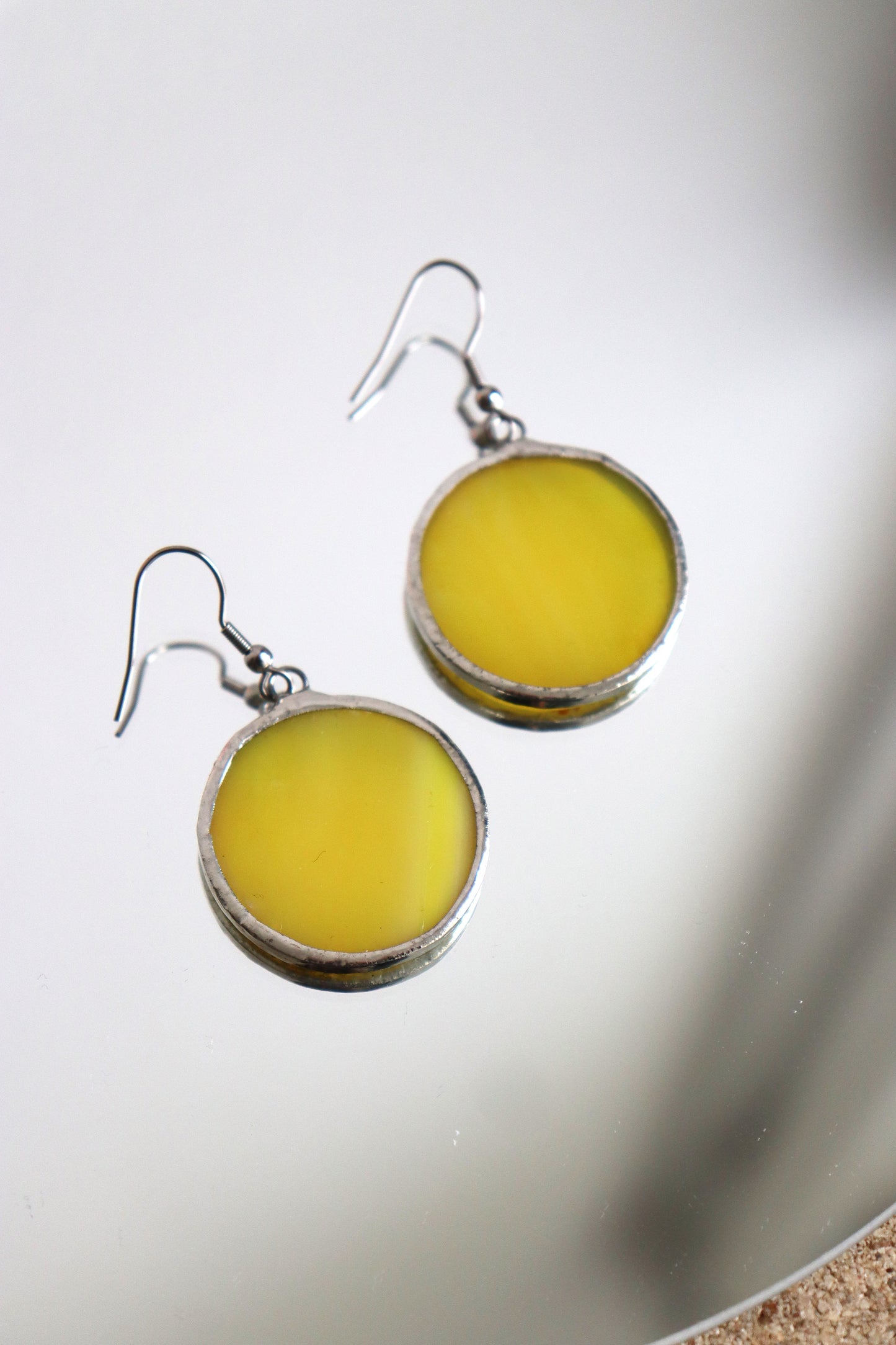 Medium dangling earrings