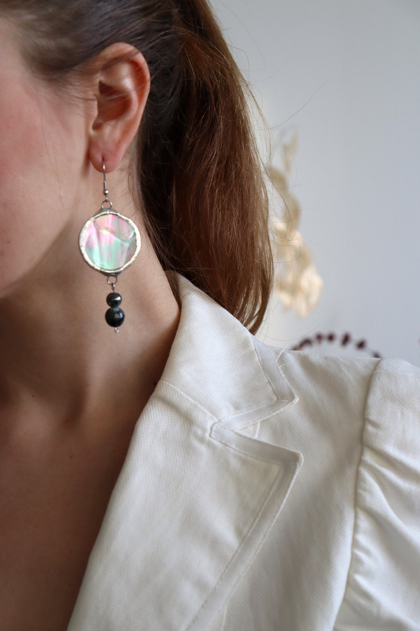 Medium dangling earrings with stones