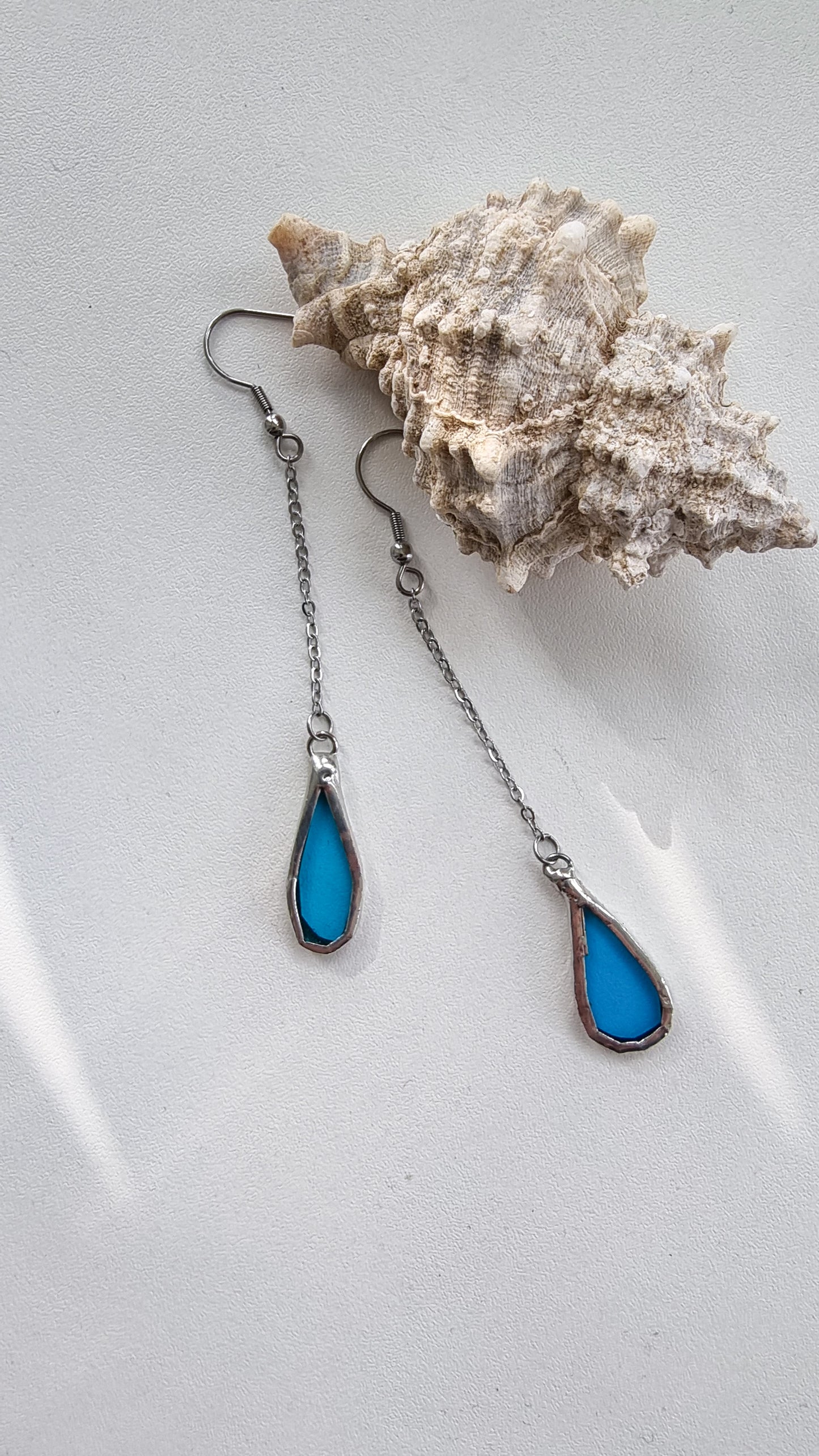 Teardrop dangling earrings