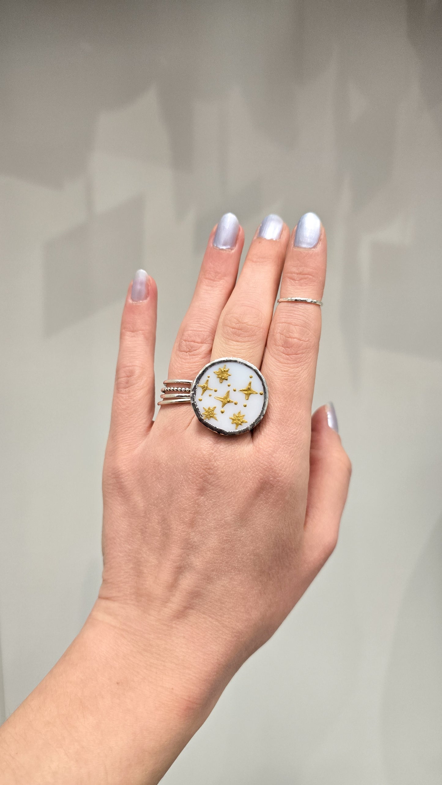 Medium circle ring / Stary white