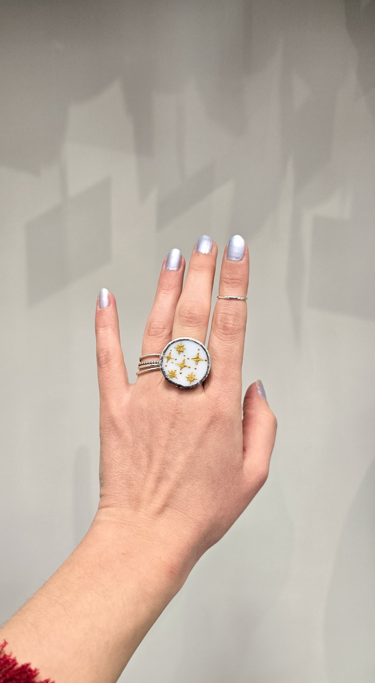 Medium circle ring / Stary white