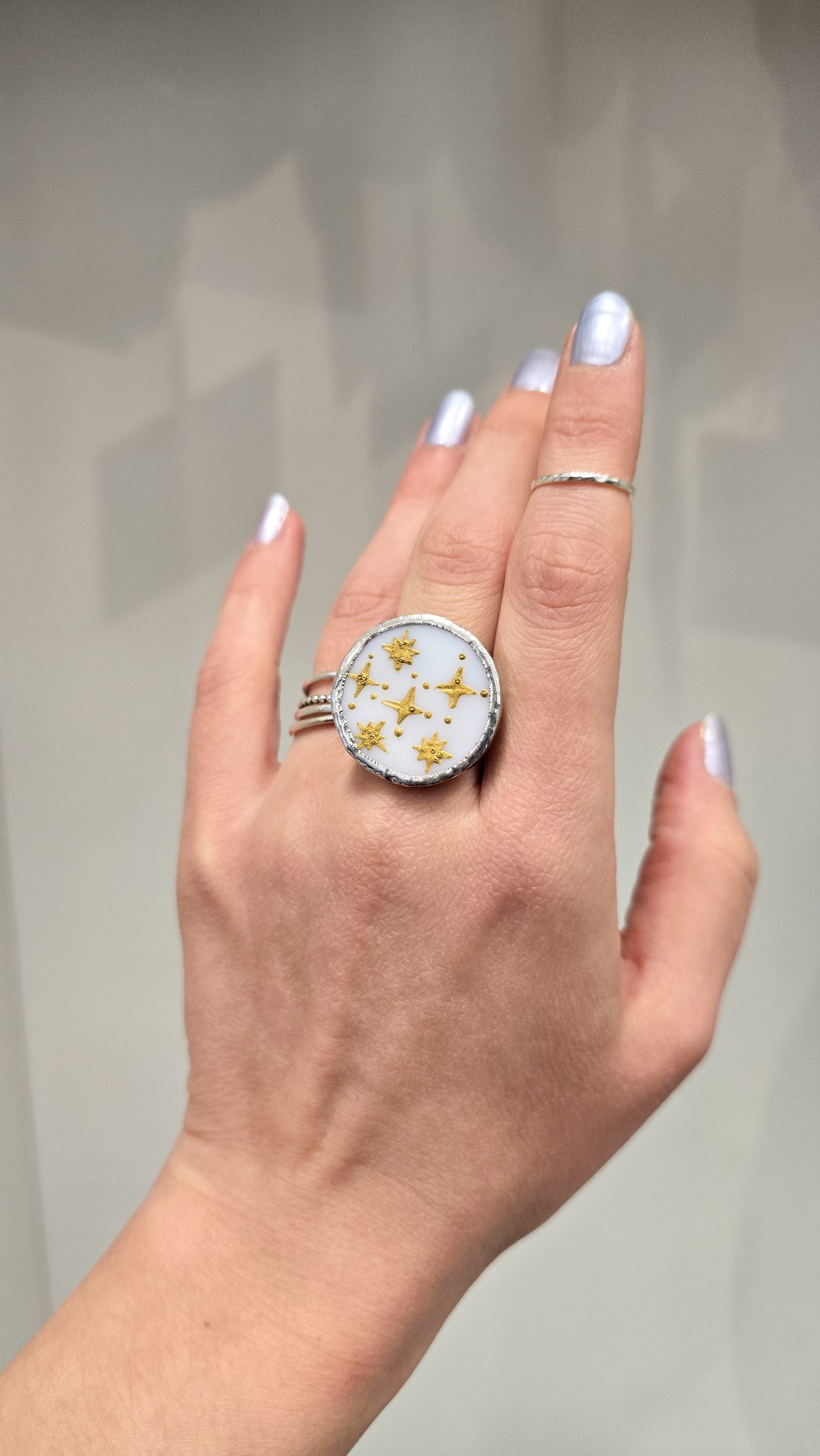 Medium circle ring / Stary white