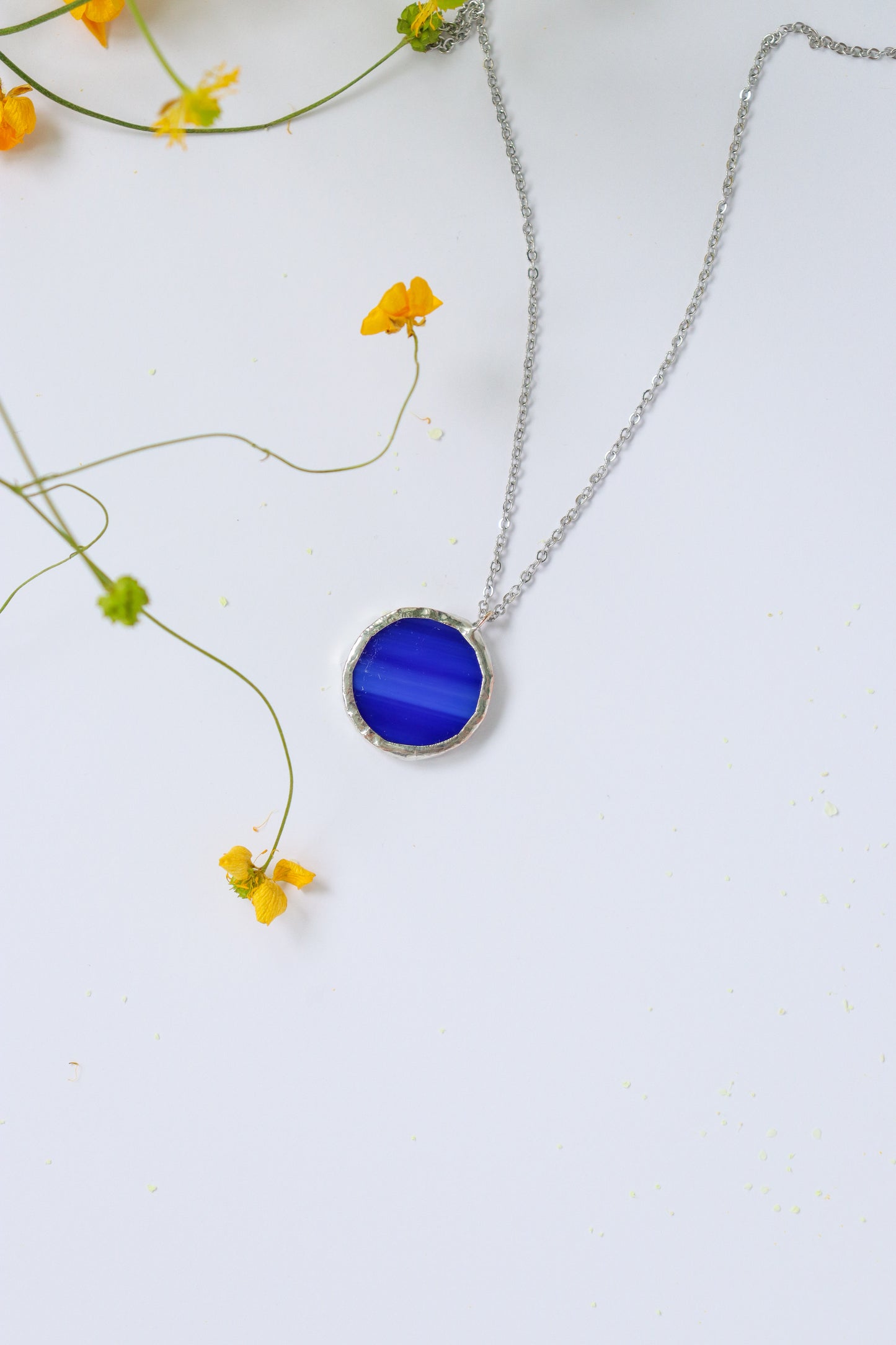 Small circle necklace /  Royal blue