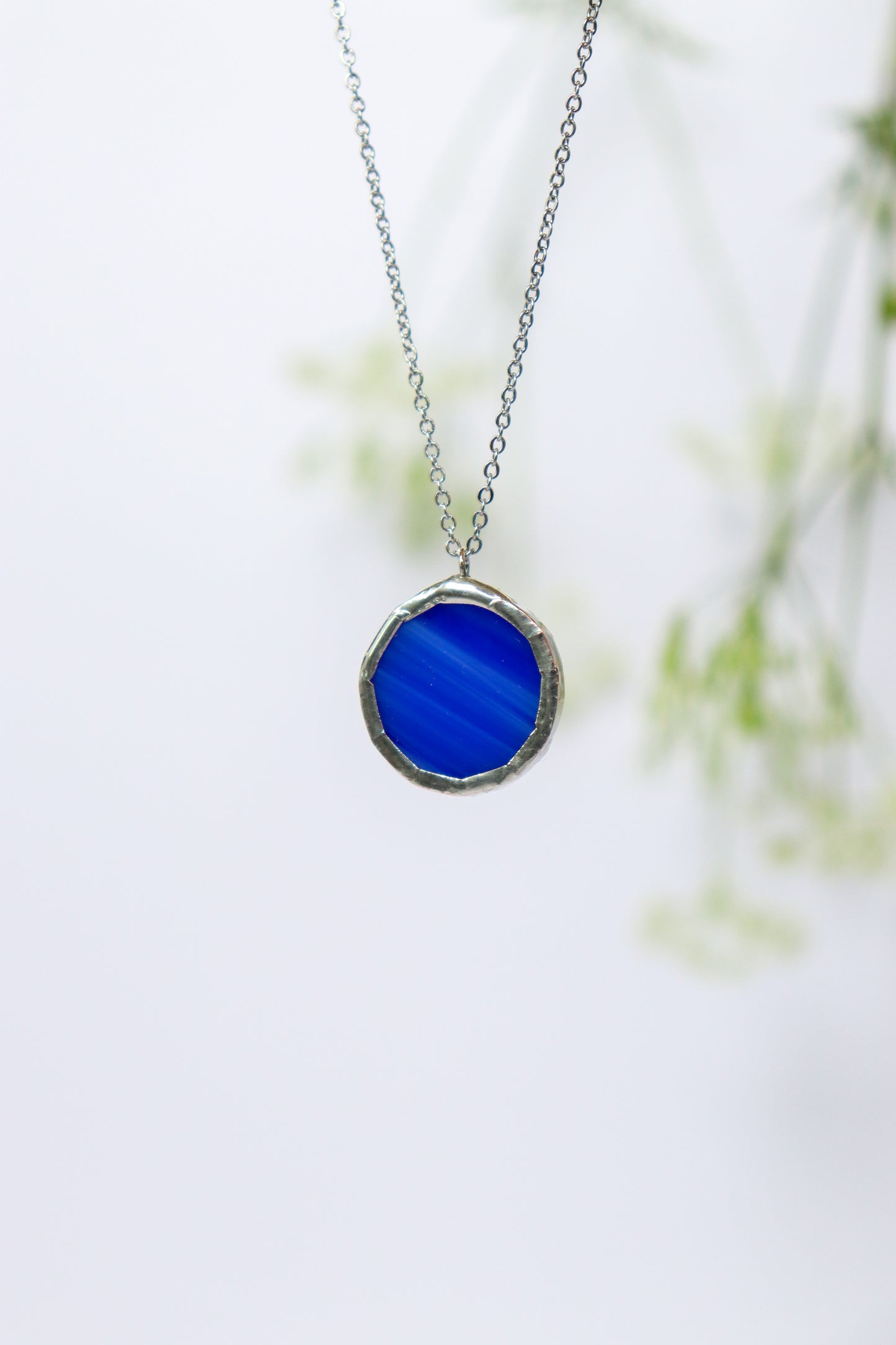 Small circle necklace /  Royal blue