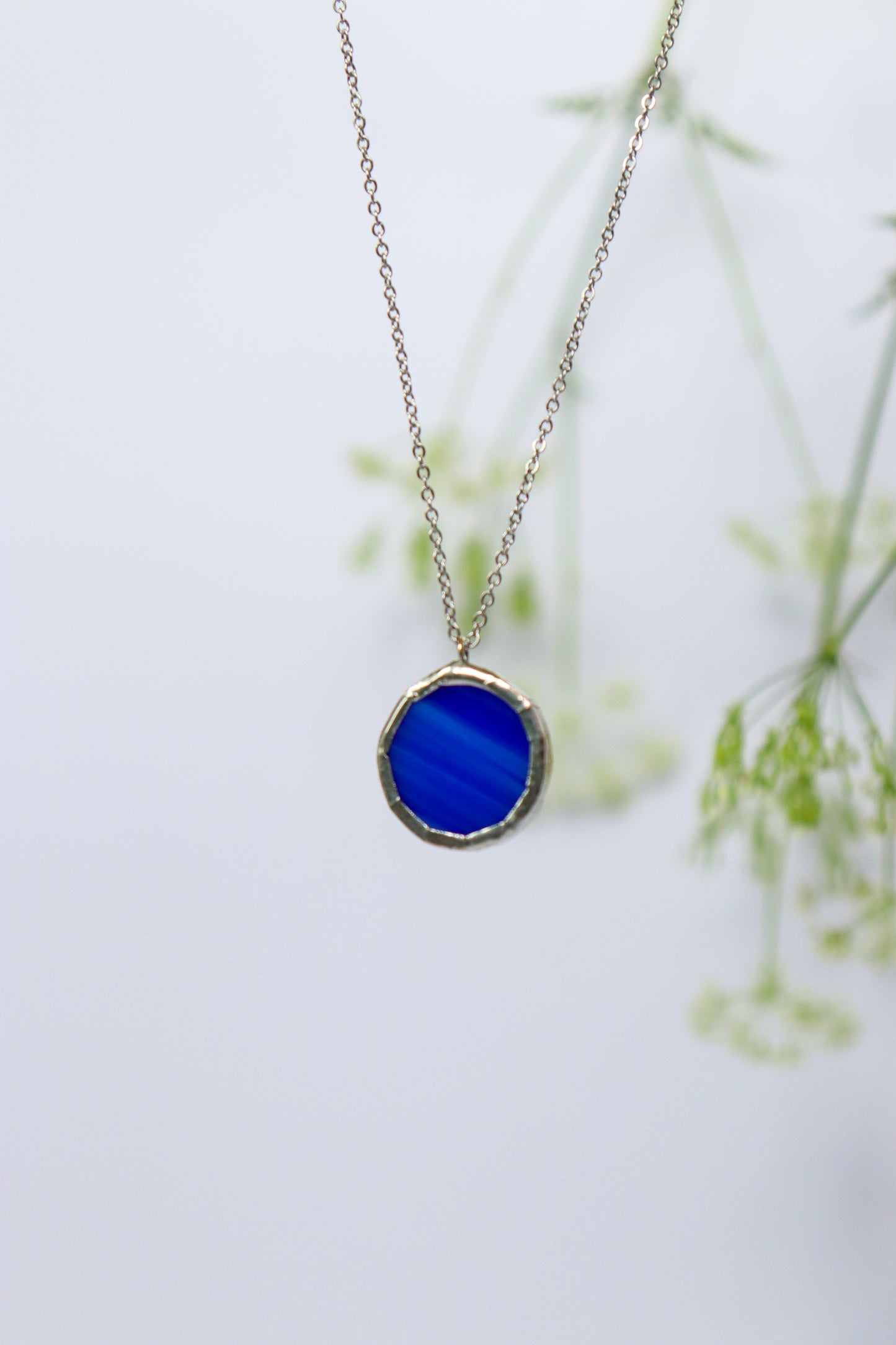 Small circle necklace /  Royal blue