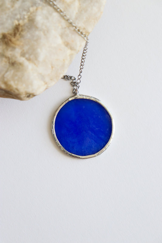 Dark blue circle necklace