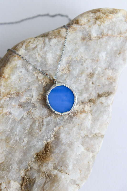 Small circle necklace /  Blue